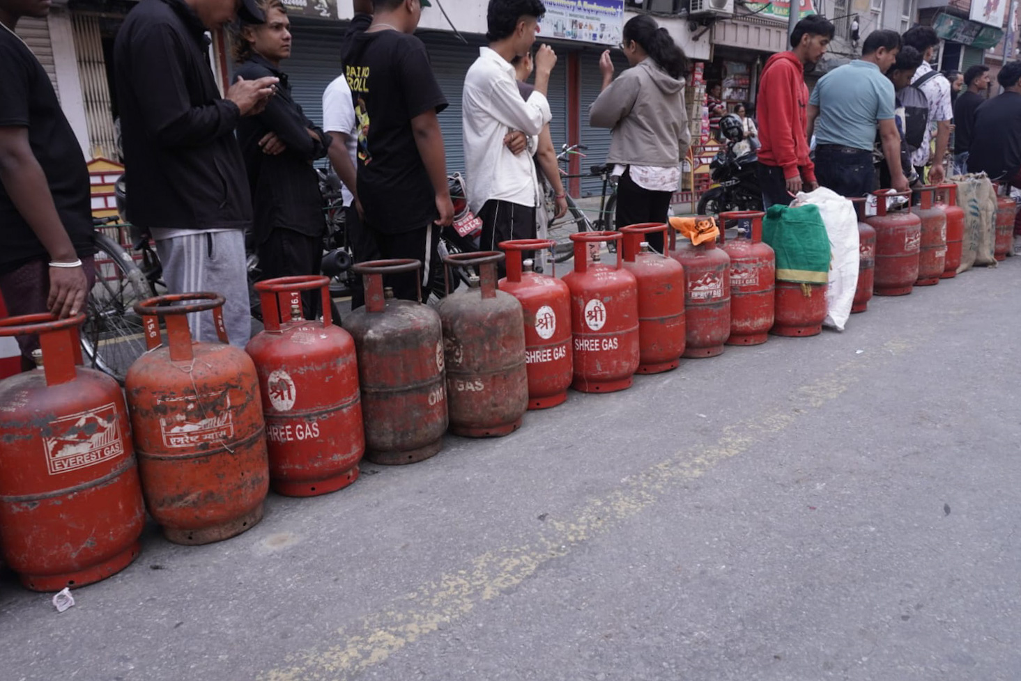 Gas-Crisis--27-1788763231.jpg