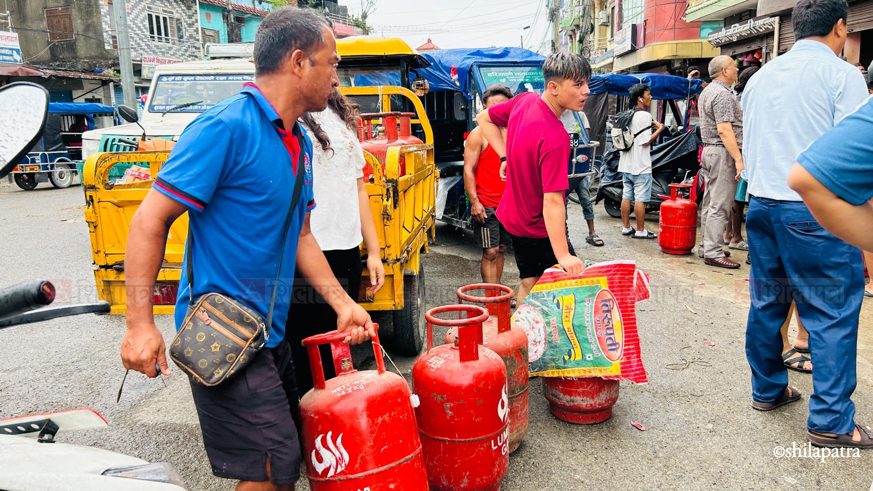 Gas-Shortage-Photo-Butwal-By-Pradeep-Acharya-NPL-(16)-1785840098.jpg
