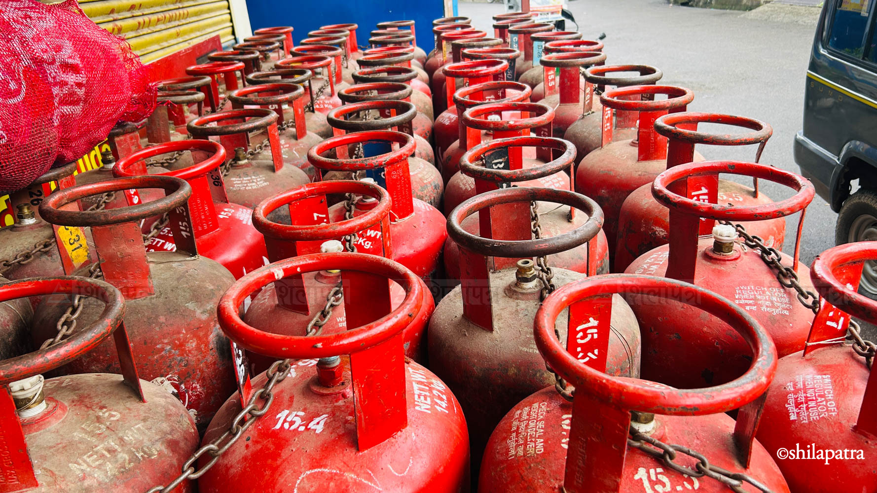 Gas-Shortage-Photo-Butwal-By-Pradeep-Acharya-NPL-(2)-1785840094.jpg