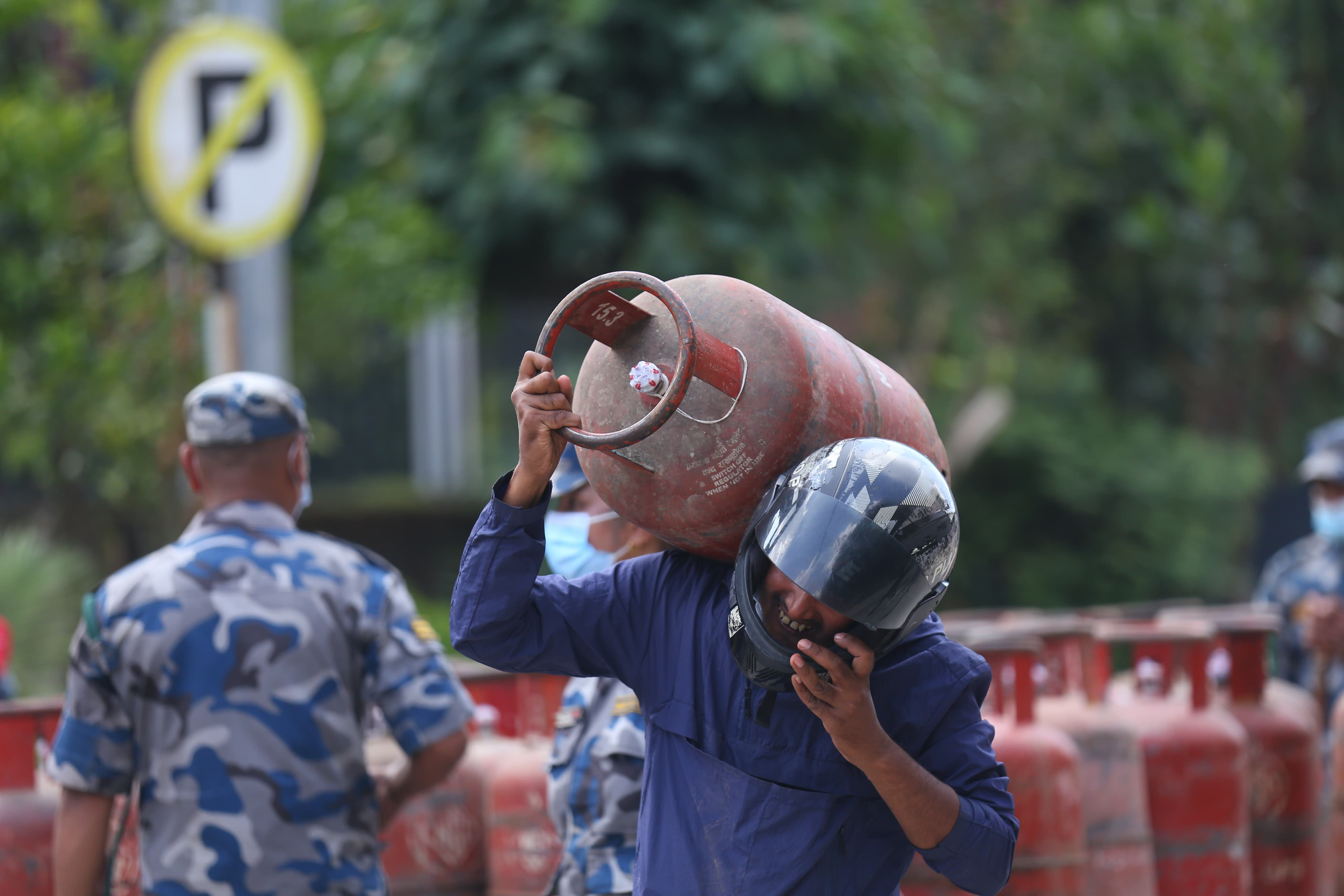 Gas-line-Kathmandu_NPL-05-1791886369.JPG