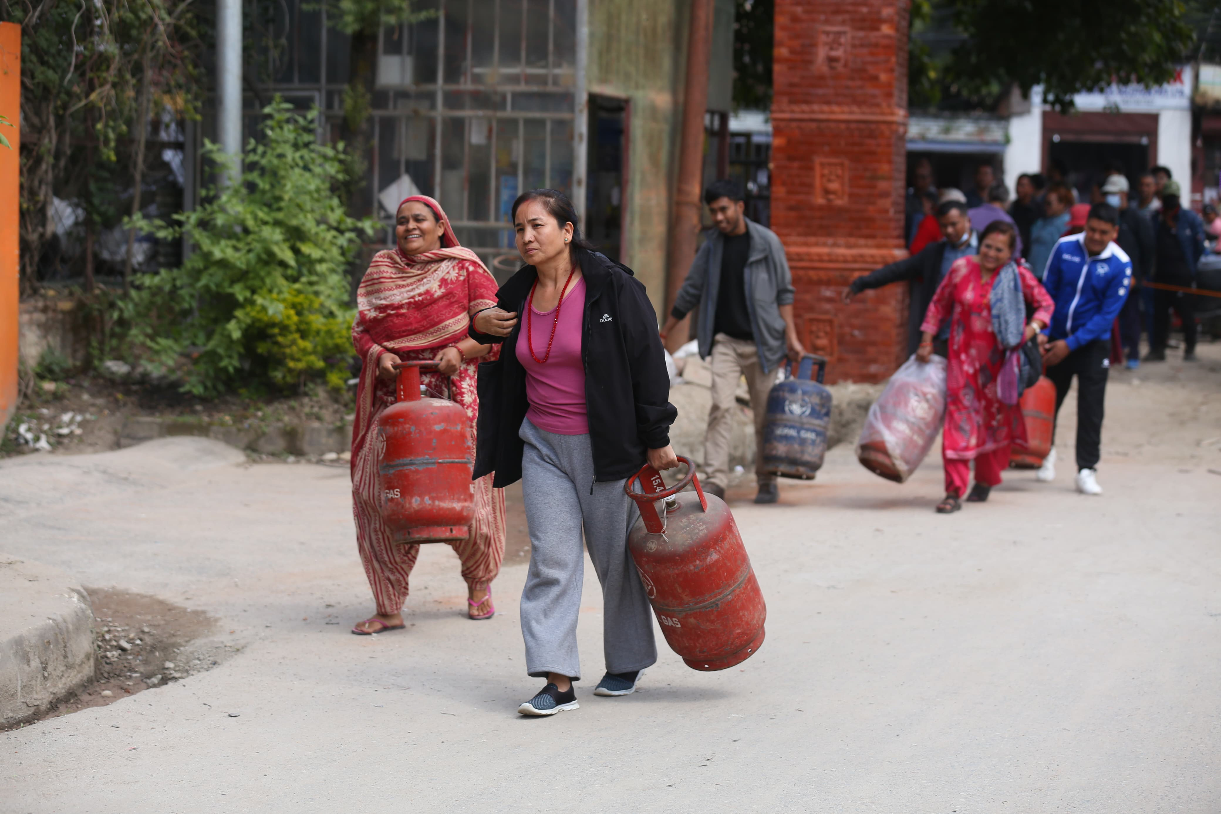 Gas-line-Kathmandu_NPL-10-1791886373.JPG