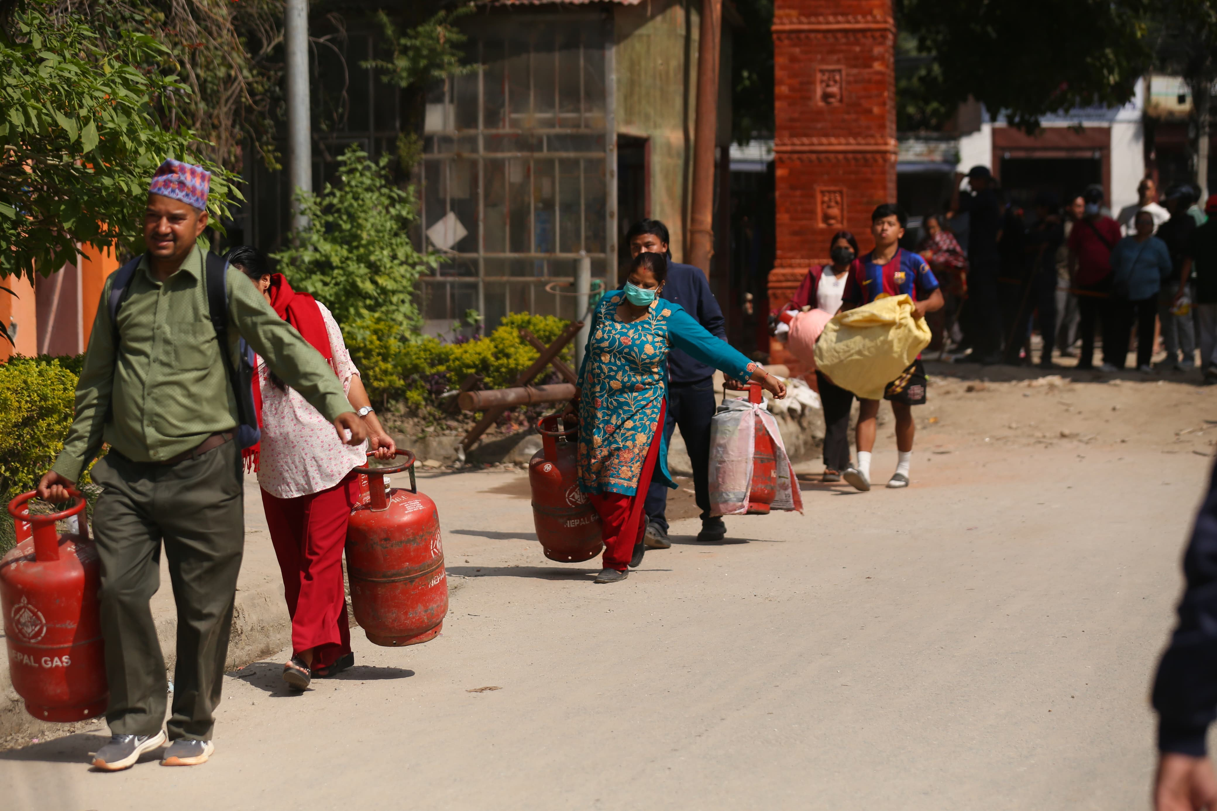 Gas-line-Kathmandu_NPL-12-1791886377.JPG