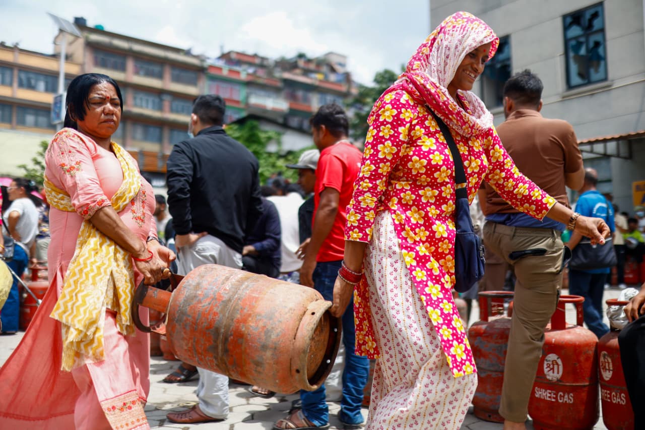 Gas-shortage_nigam-line_NPL-(10)-1786867528.jpeg