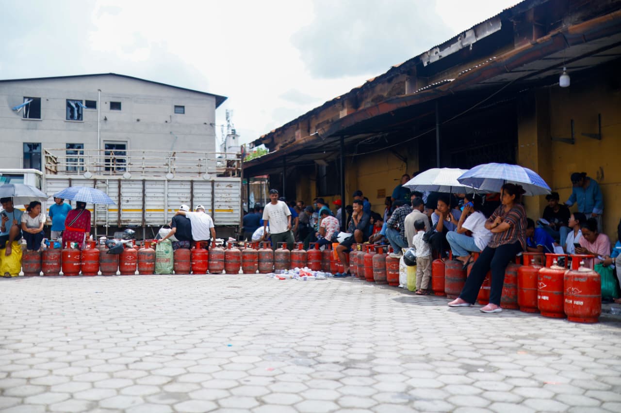 Gas-shortage_nigam-line_NPL-(11)-1786867527.jpeg