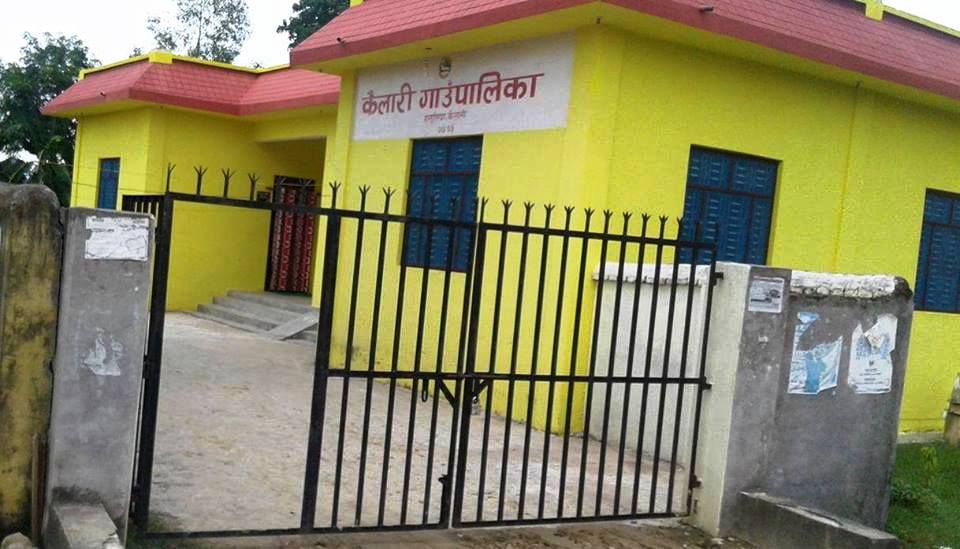 कोरोना संक्रमित बढेपछि कैलारी गाउँपालिकामा लकडाउन