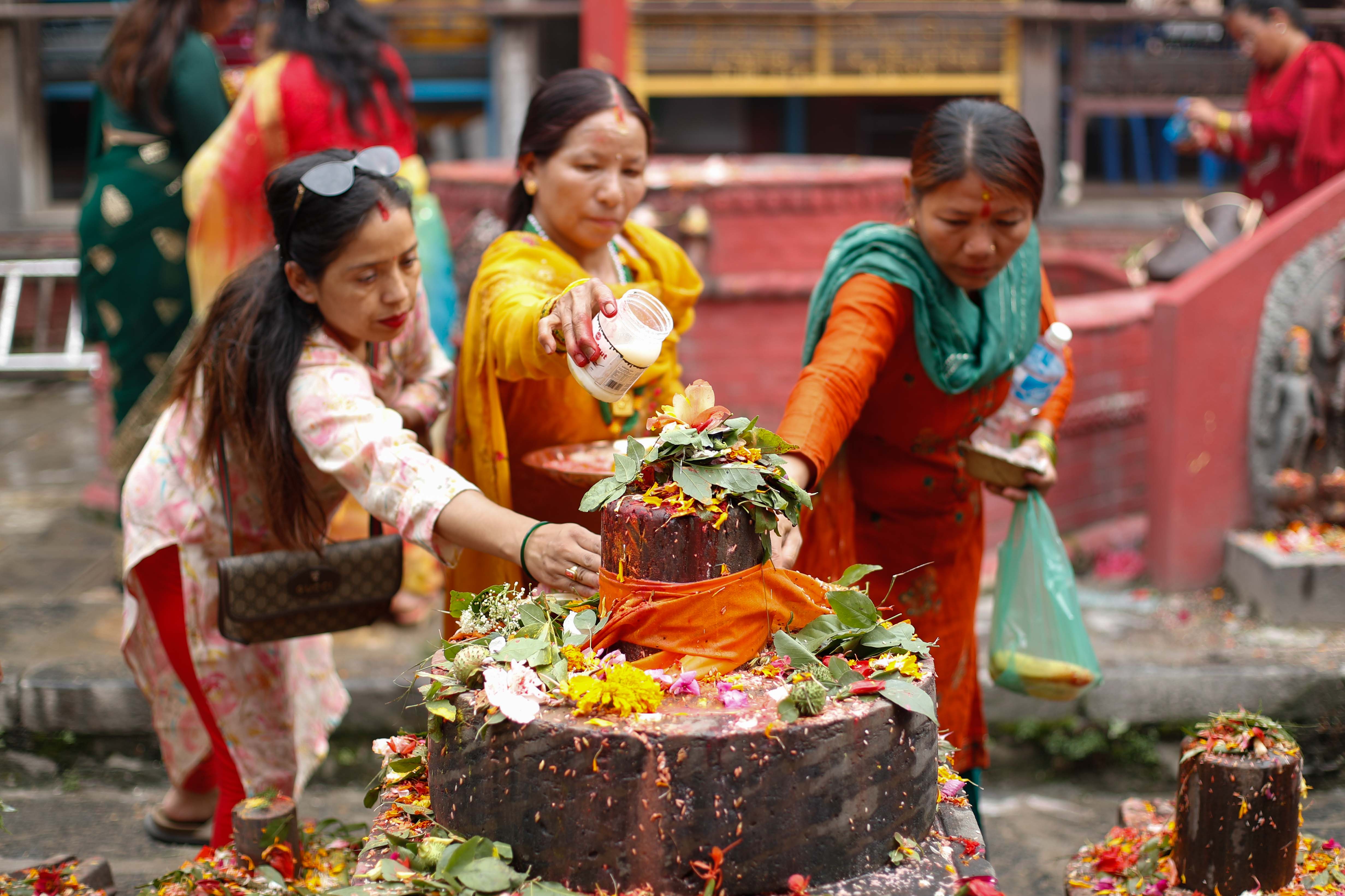 Gokarneshwor-Mandir_shrawan_Sombar_-22-1753084452.jpg