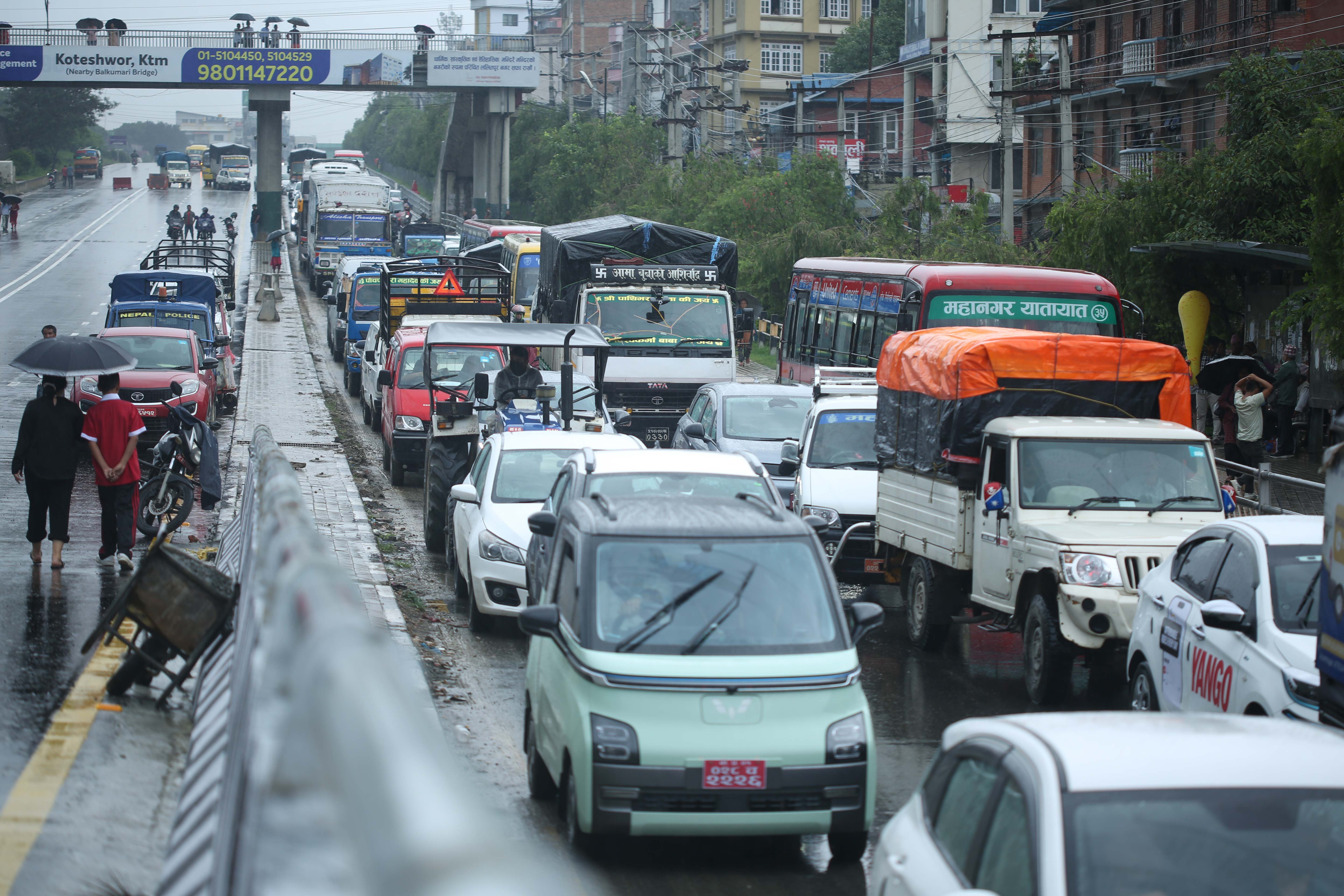 Gwarko-overpass_Traffic_Jam_-158-1750420693.jpg