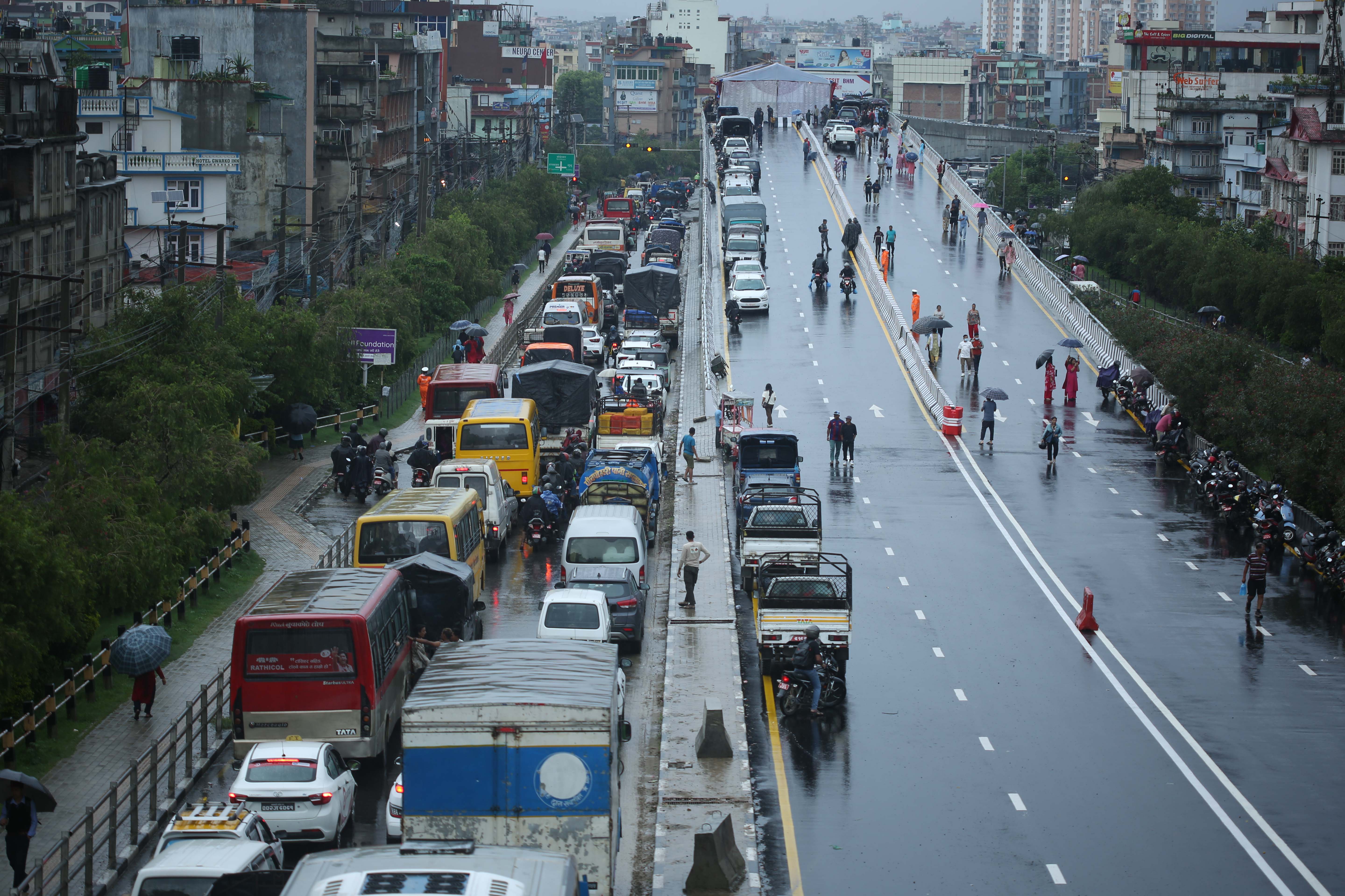 Gwarko-overpass_Traffic_Jam_-163-1750420704.jpg