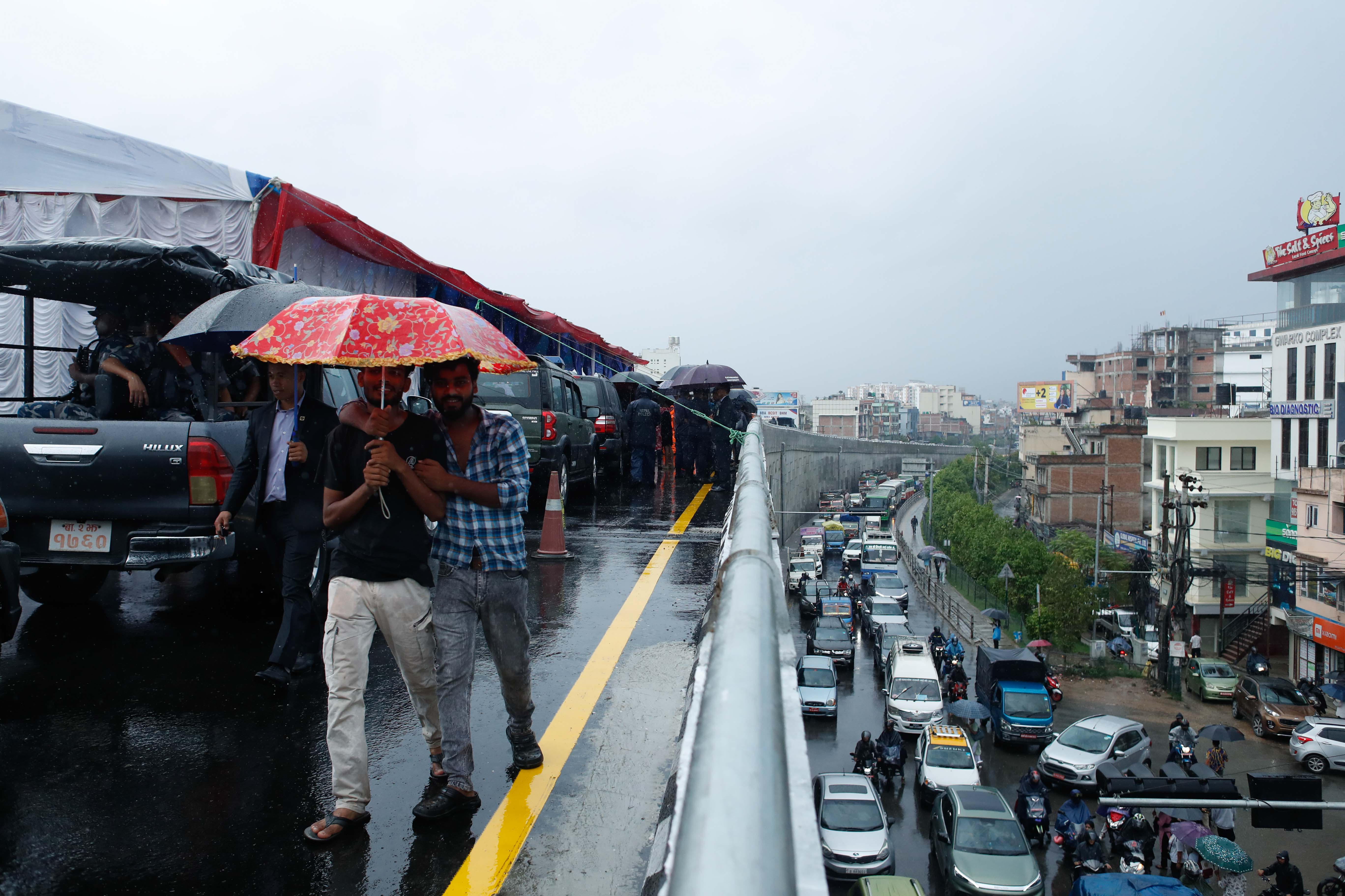 Gwarko-overpass_Traffic_Jam_-164-1750420709.jpg