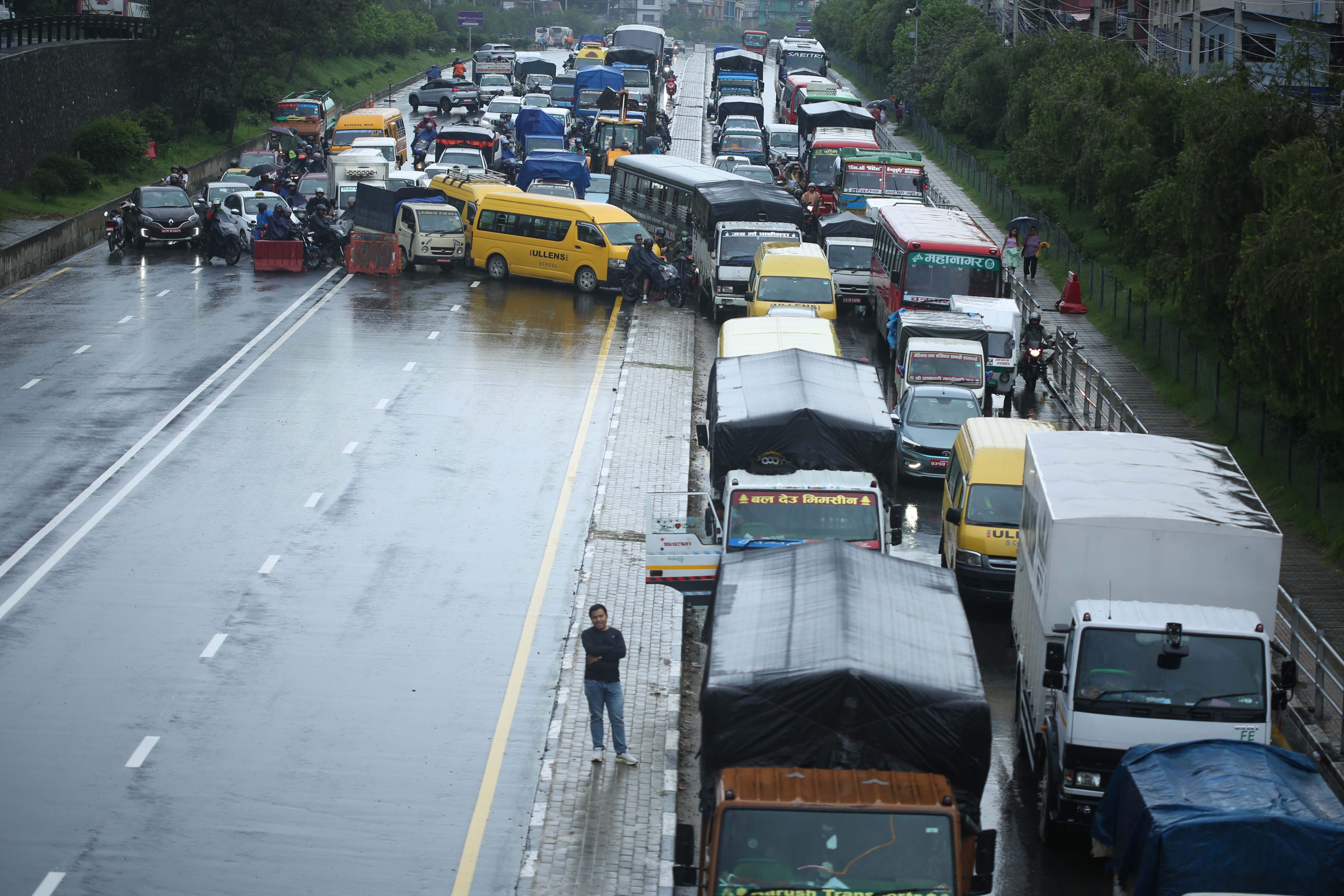 Gwarko-overpass_Traffic_Jam_-165-1750420709.jpg