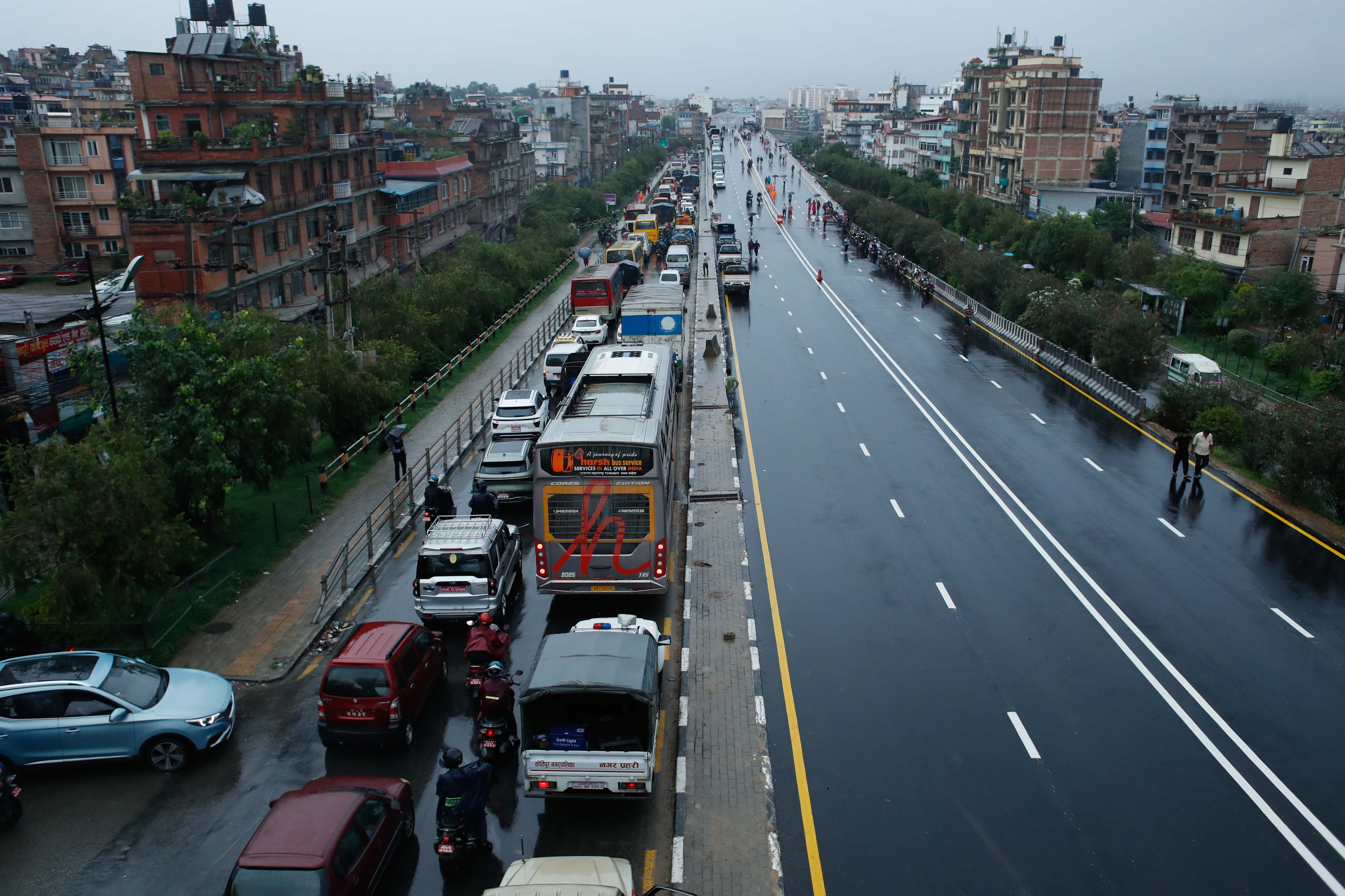 Gwarko-overpass_Traffic_Jam_-167-1750420715.jpg