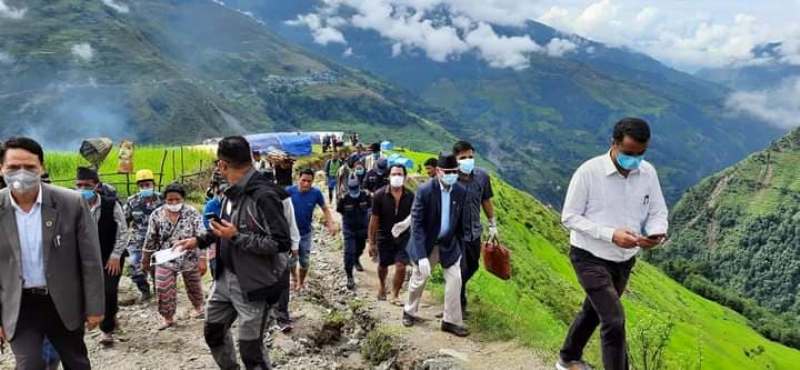 मुख्यमन्त्री पौडेलको टोली सिन्धुपाल्चोकको लिदीमा