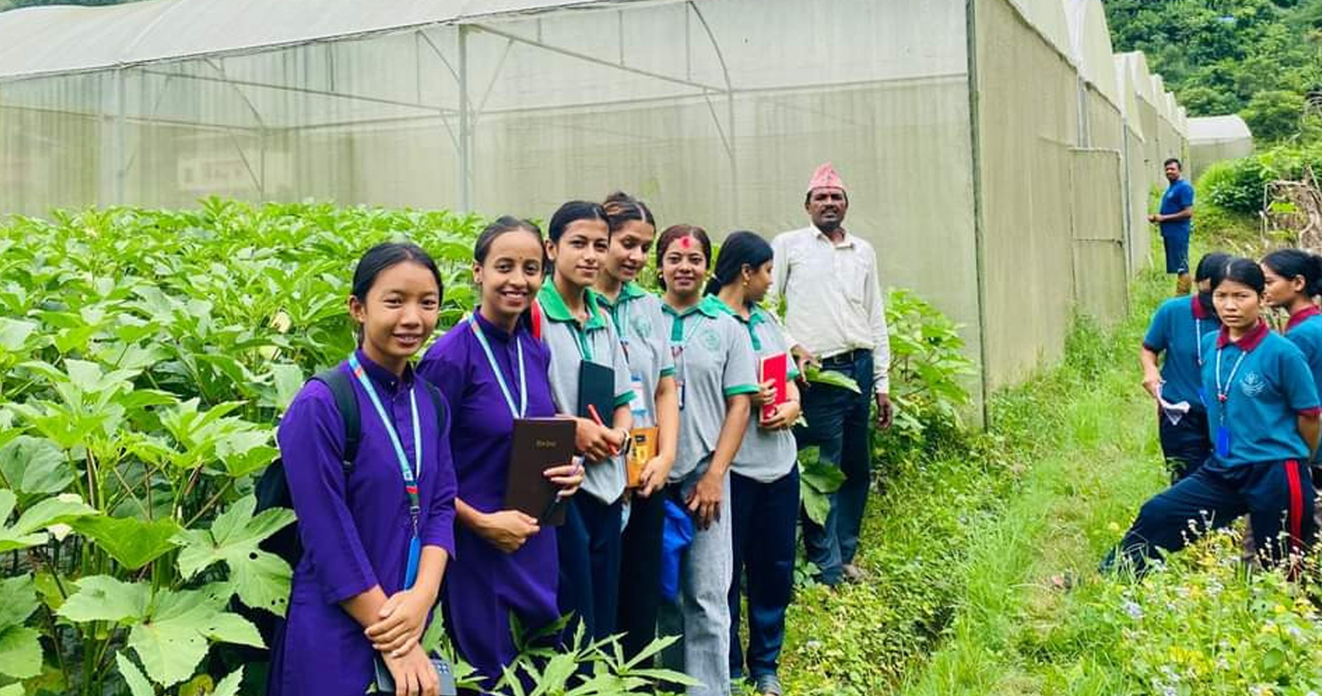 पढाउन छाेडेर कृषिमा लागेका हाेमनाथ भन्छन्– वर्षमा आठ लाख रुपैयाँ बचत हुन्छ