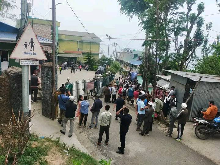 इलाम २ः गणनास्थलबाहिर भिड घटाउन मतपरिणाम चोकबजारको डिस्प्लेबाट