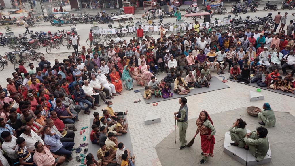 मुक्त रङ्गमञ्चका केही दृश्य