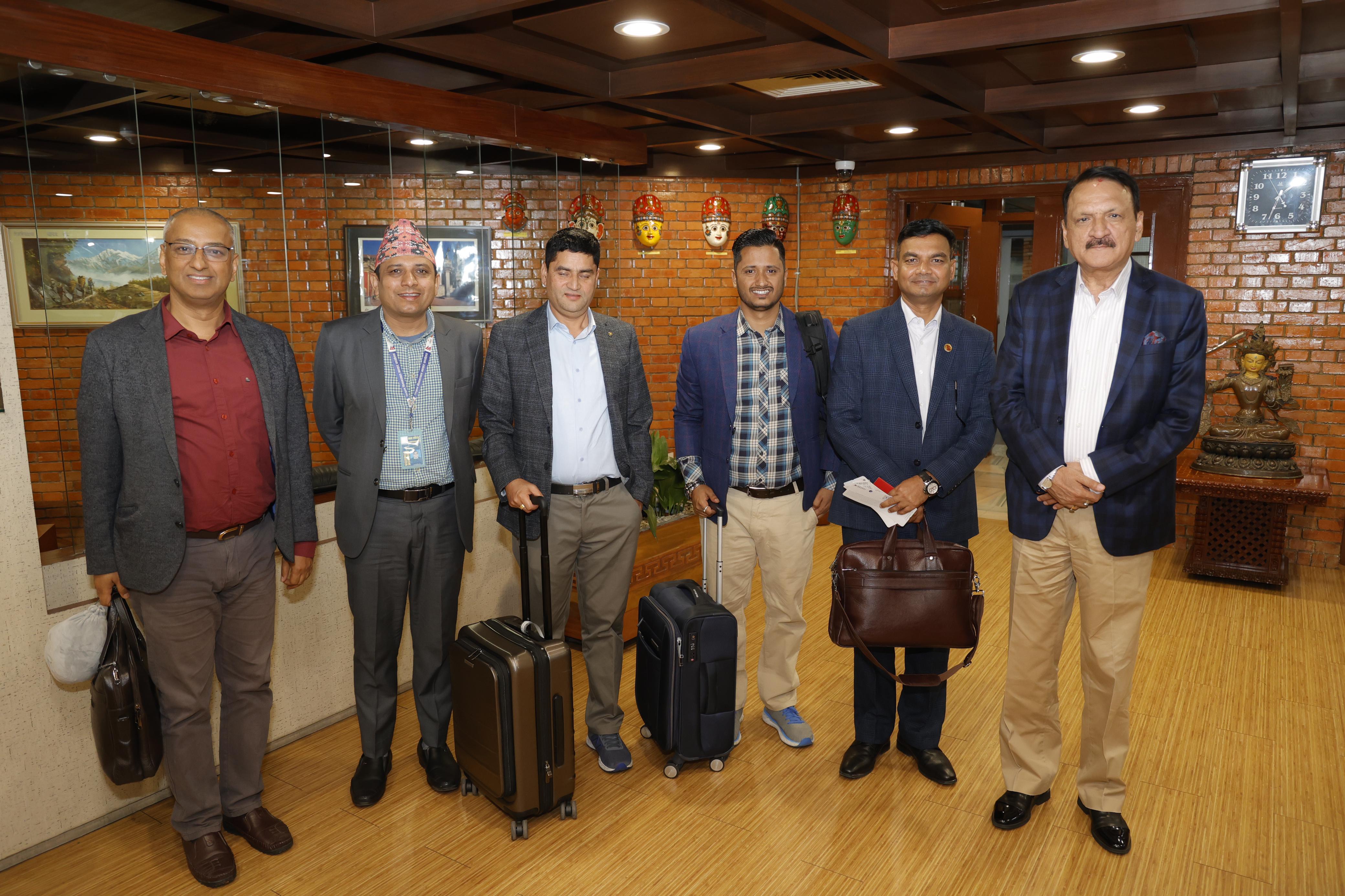 विश्व बैंकको वार्षिक बैठकमा भाग लिन अर्थमन्त्री महत मोरक्को प्रस्थान