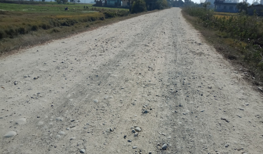 धनगढी–दिपायल द्रुतमार्गमा कालोपत्र सुरु