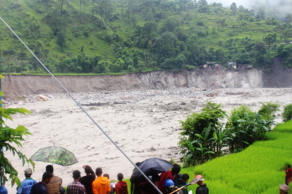बूढीगंगा नदीमा आएको बाढीले २७ घर बगाउँदा १ जना बेपत्ता, २ सय जना विस्थापित