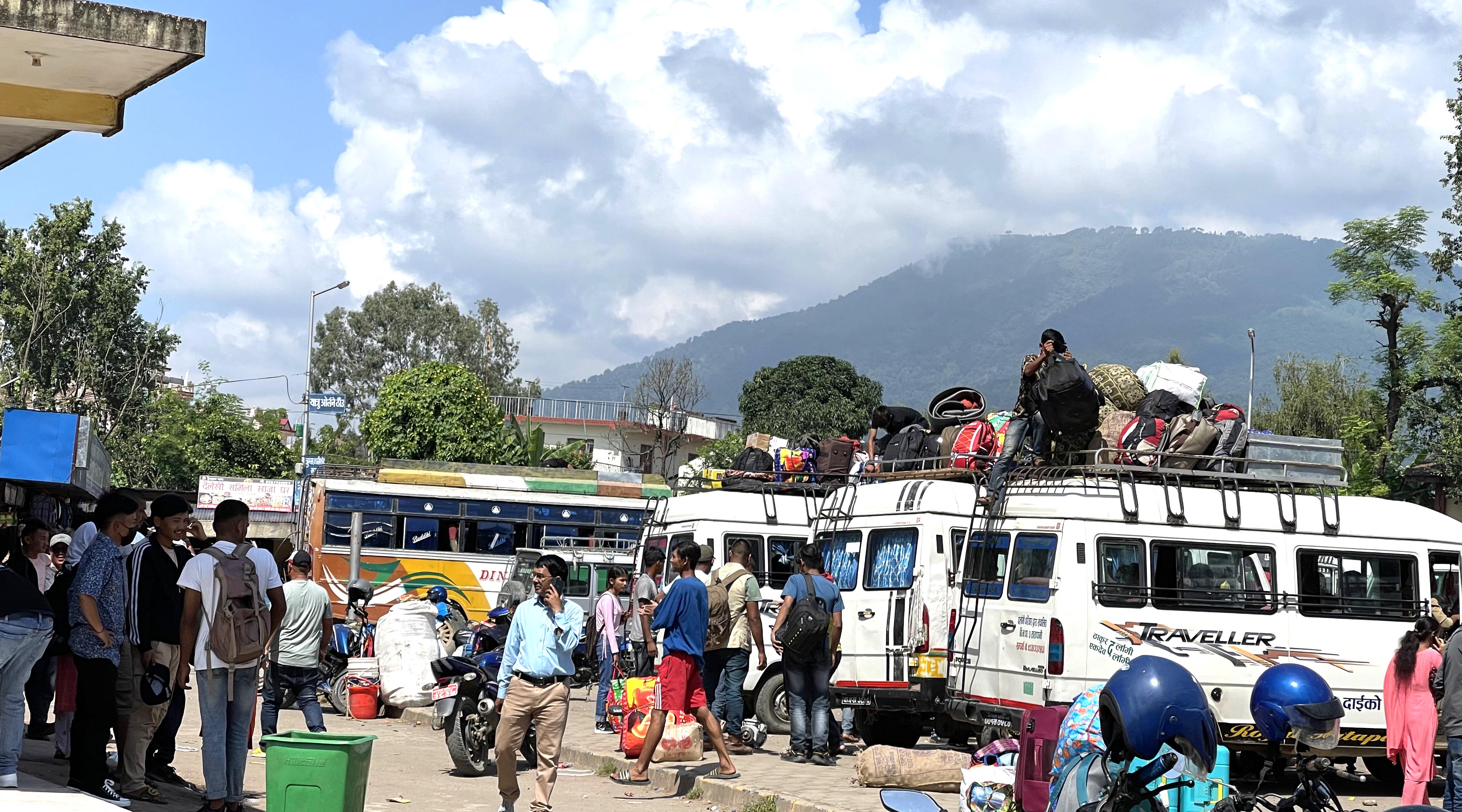 दसैंसँगै फर्किए परदेशीएकाहरू, गाउँ गुल्जार