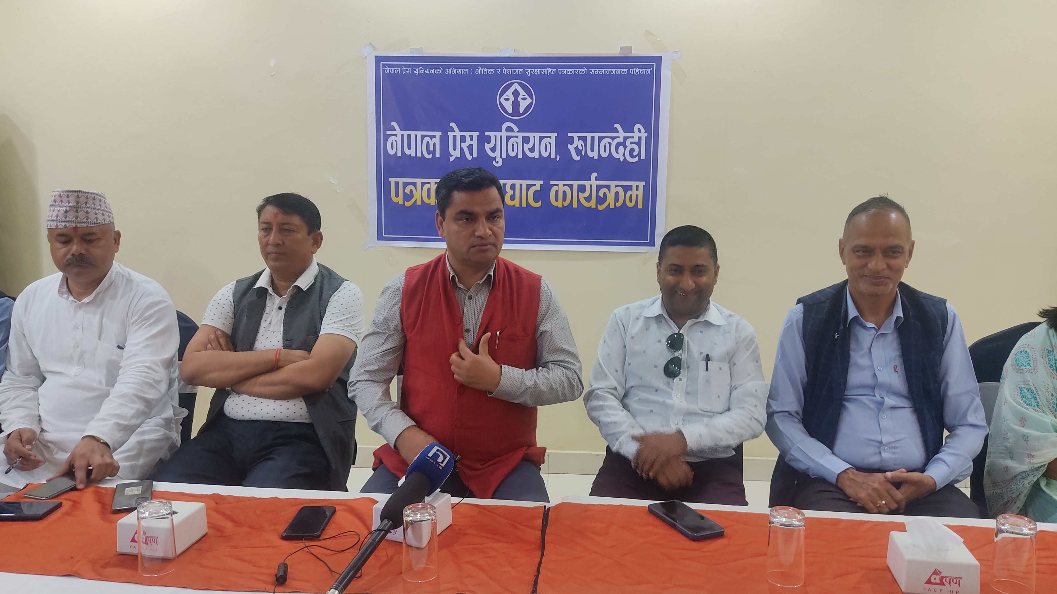 सुन तस्करीको गहिराइमा पुगेर अनुसन्धान होस् नत्र गृहमन्त्री र अर्थमन्त्रीको राजीनामा माग्नुपर्ने हुन्छ :  प्रदीप पौडेल