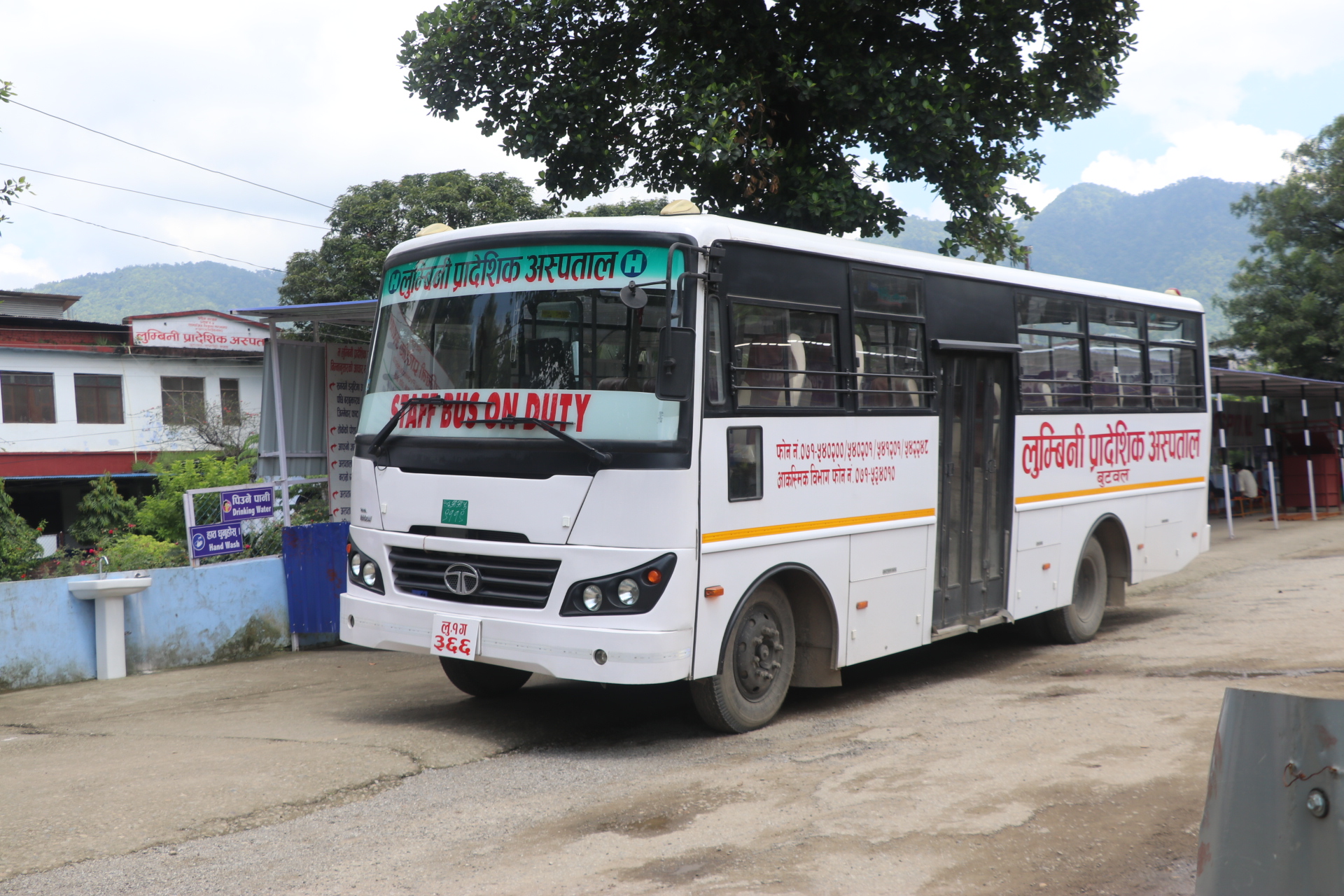 एम्बुलेन्सविहीन अस्पतालमा कर्मचारी बोक्न बस