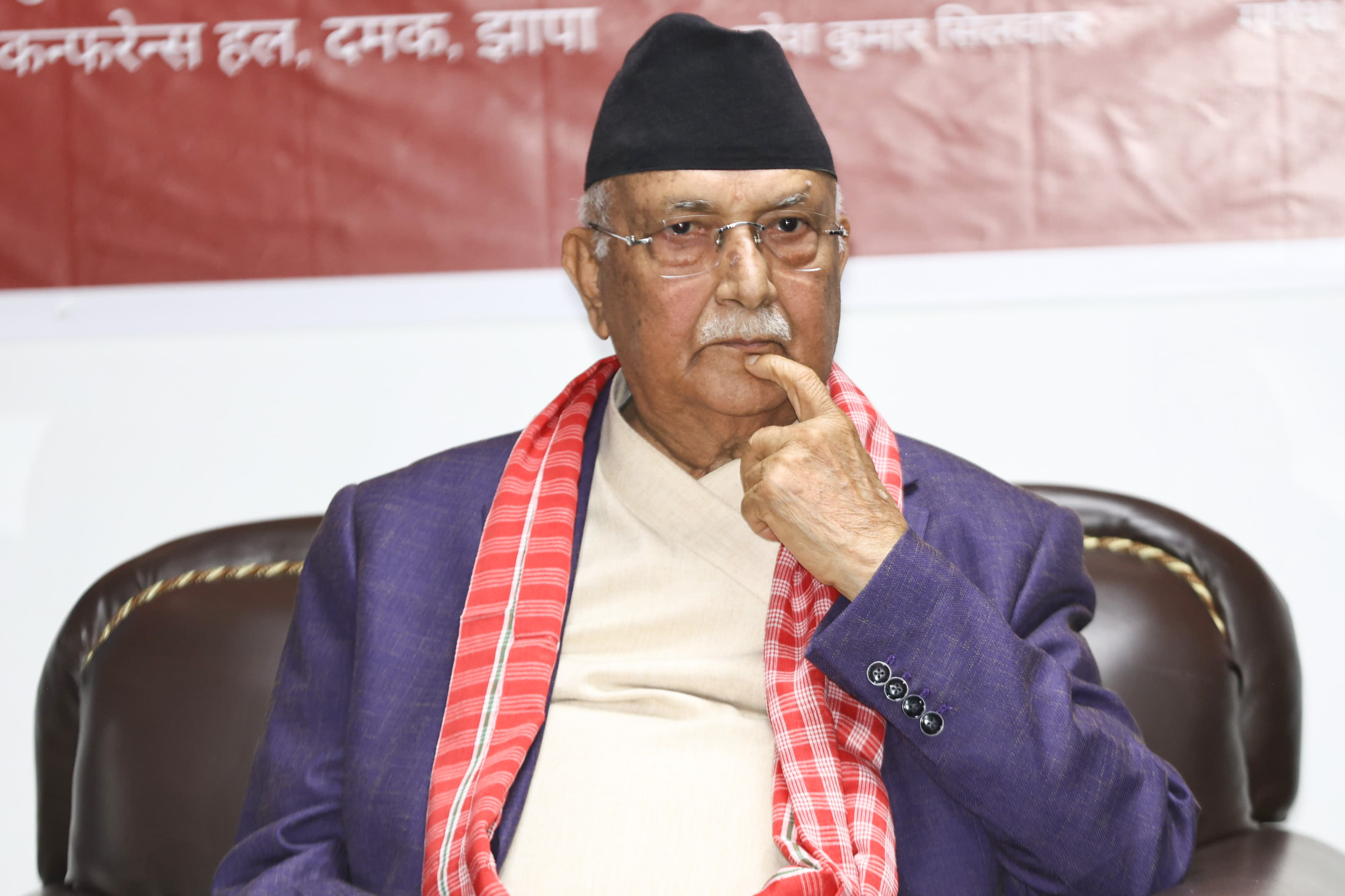 एमालेभित्र बढ्दो उकुसमुकुस, के हाेला ओलीकाे ‘मुभ’ ?