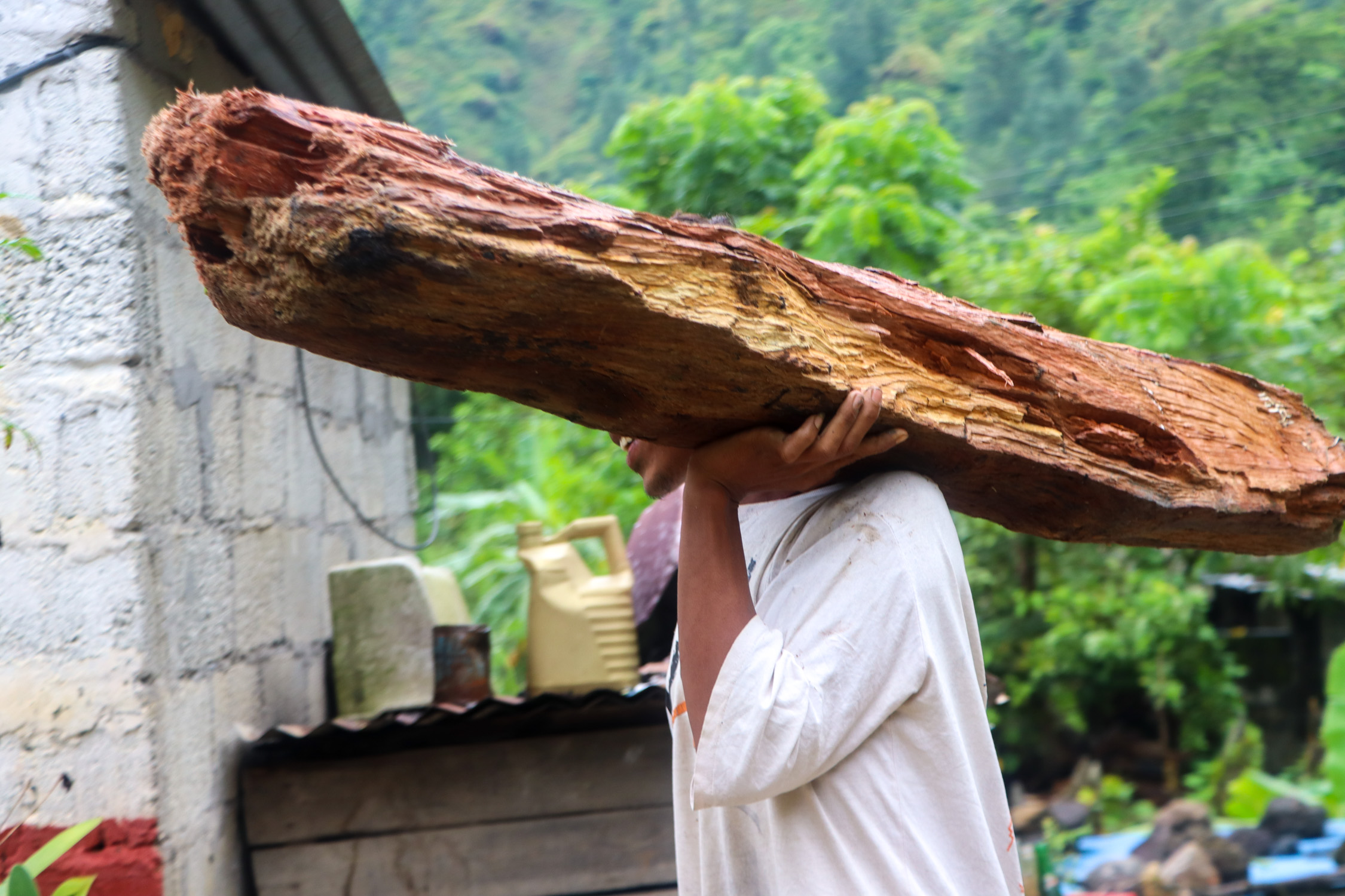 Kaligandaki-Wood-Collection-During-Flood_NPL-(21)-1790421892.JPG
