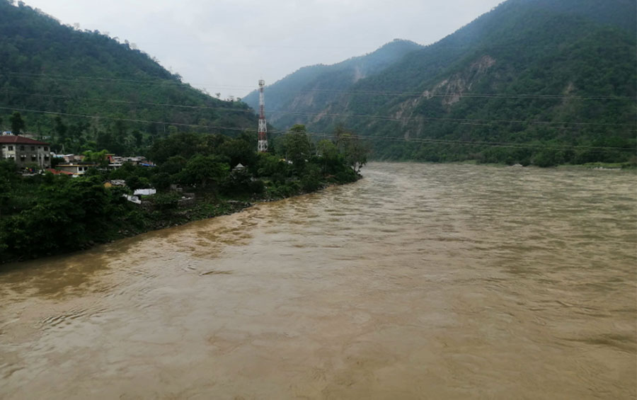 कर्णालीमा पानीको सतहले नाघ्यो चेतावनी तह