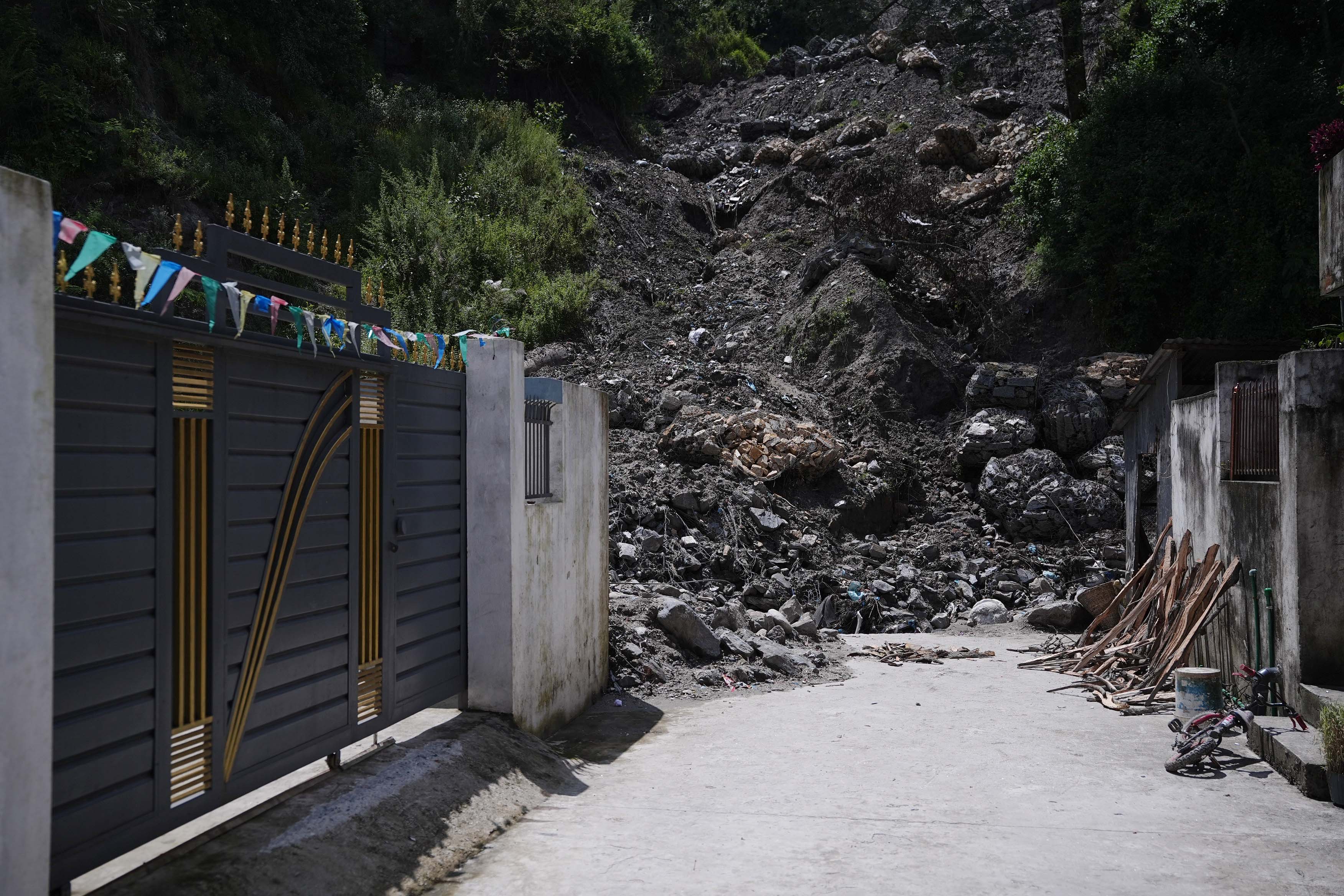 Kathmandu-Landslide_01-1788686552.jpg