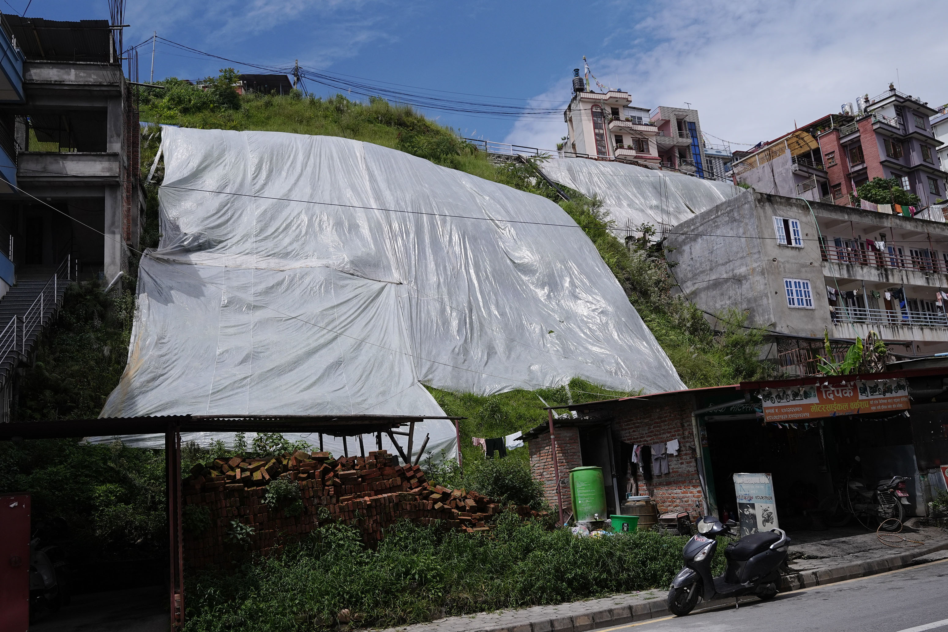 Kathmandu-Landslide_3-1788686556.jpg