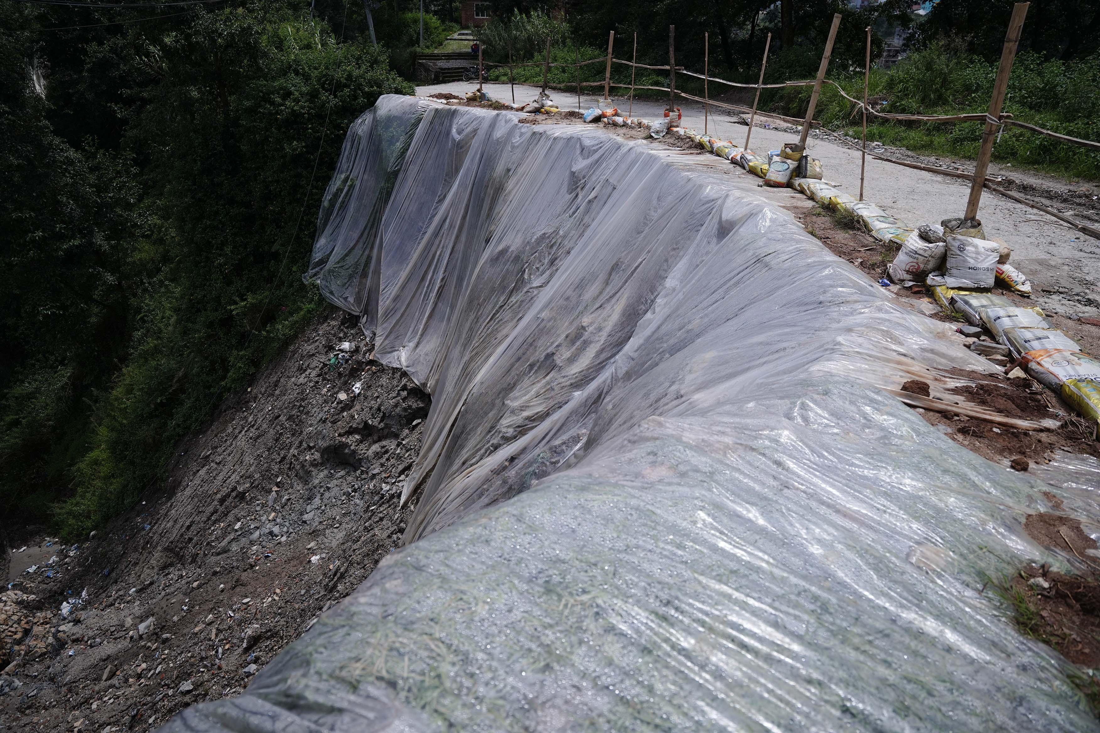 Kathmandu-Landslide_7-1788686560.jpg