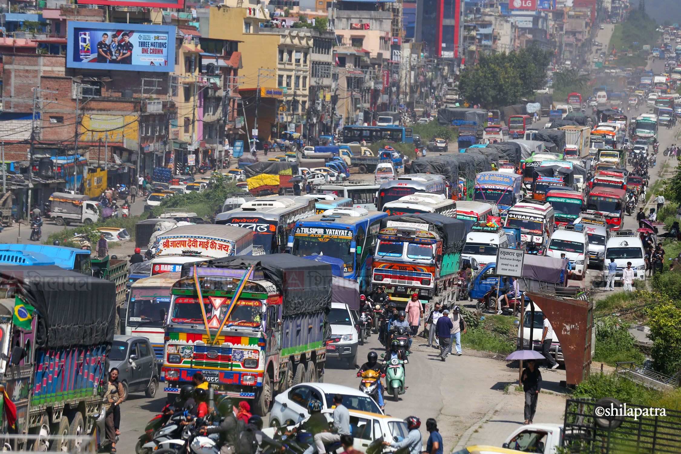 Kathmandu-Vehicle-Truck-Toward-Destination-After-Highway-Opens_NPLPhotos-(1)-1790665383.jpg