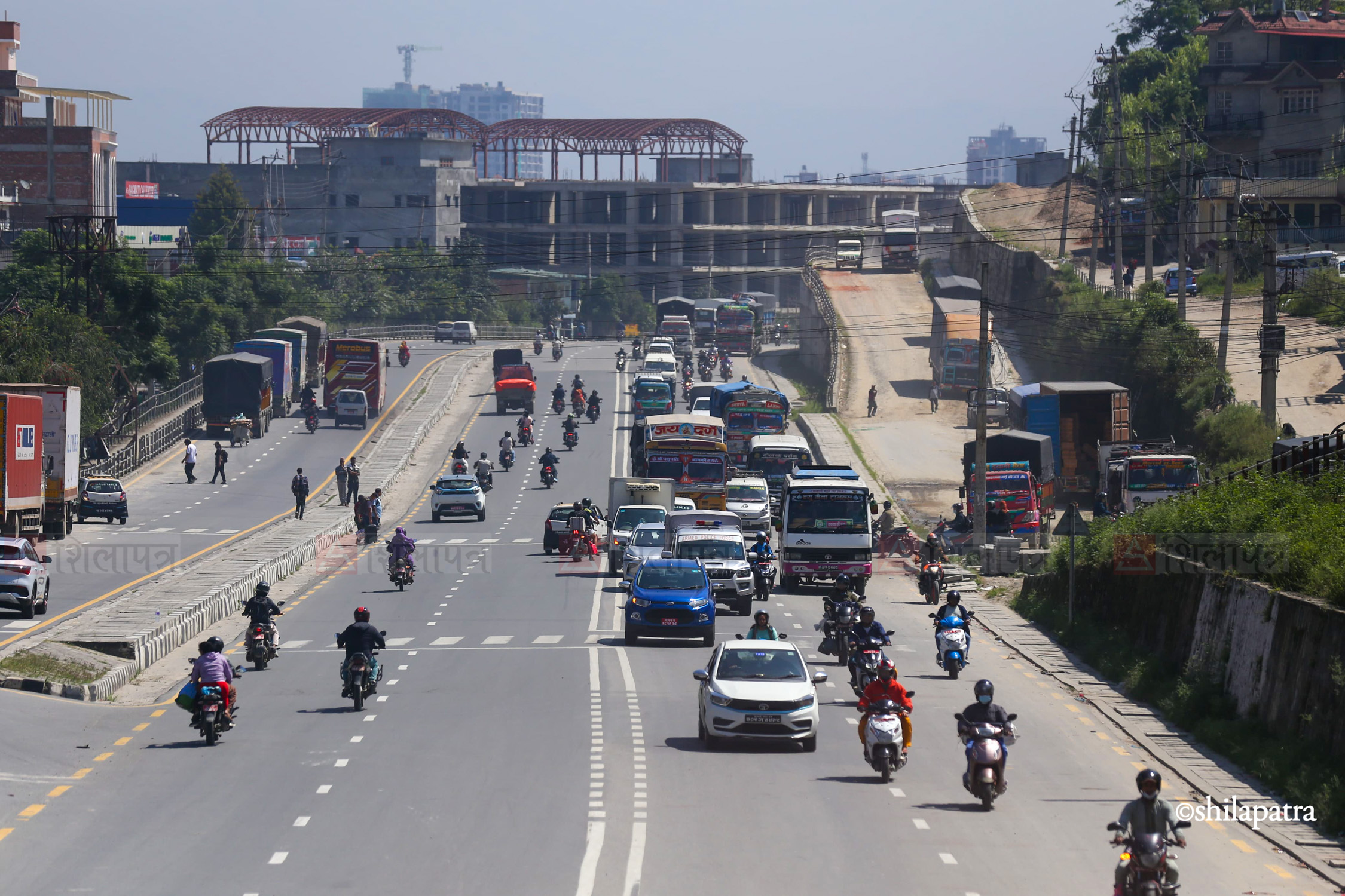 Kathmandu-Vehicle-Truck-Toward-Destination-After-Highway-Opens_NPLPhotos-(11)-1790665388.jpg
