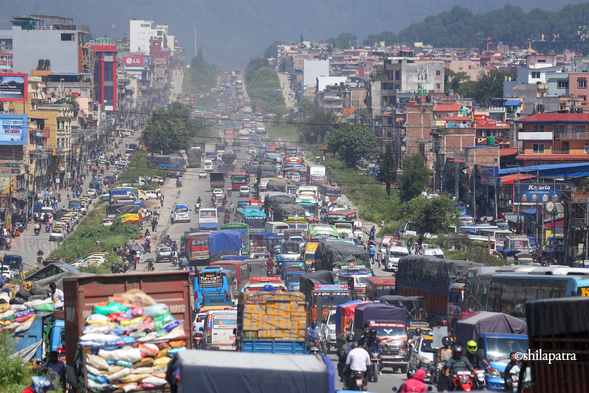 Kathmandu-Vehicle-Truck-Toward-Destination-After-Highway-Opens_NPLPhotos-(12)-1790665388.jpg