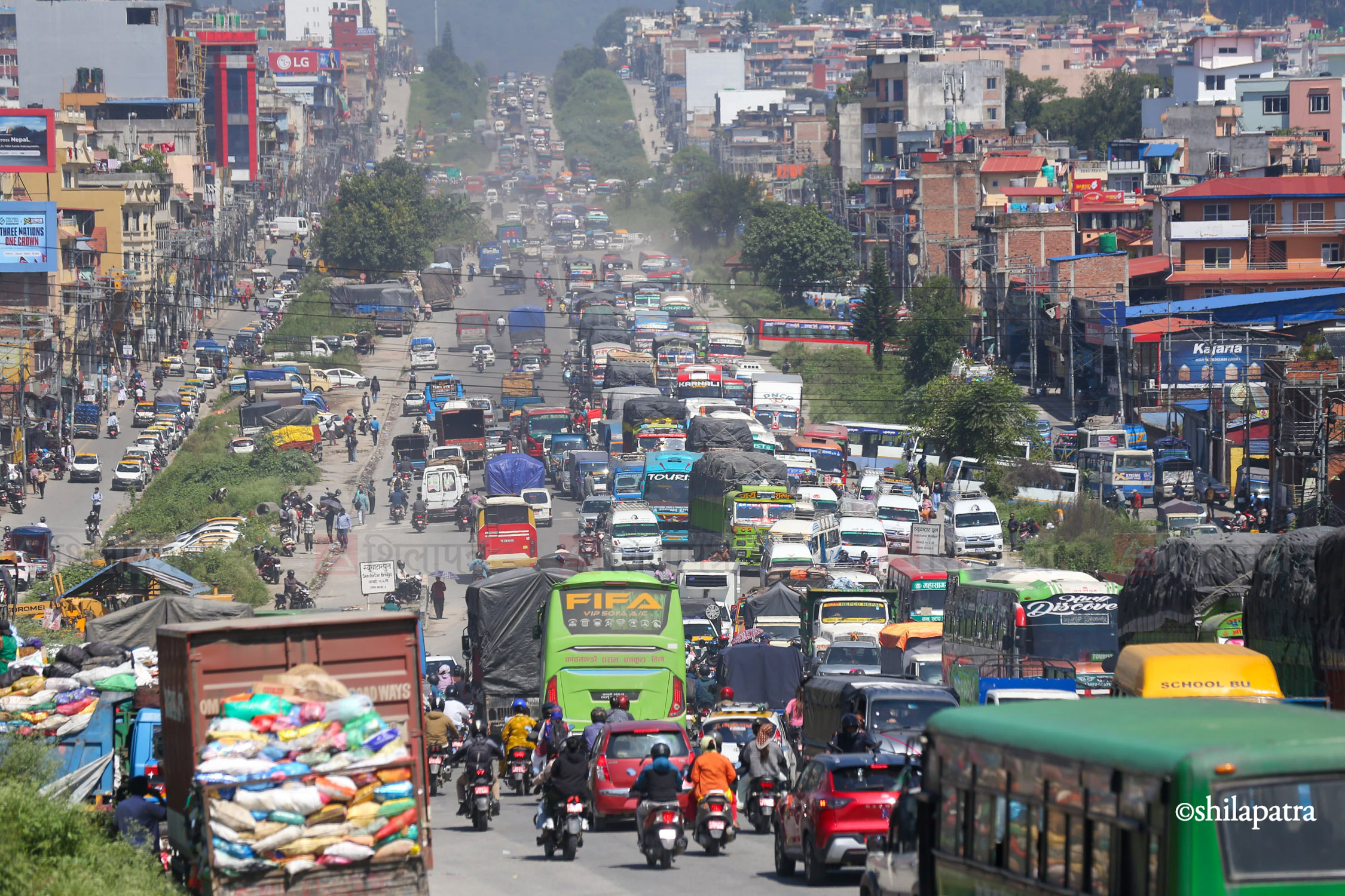 Kathmandu-Vehicle-Truck-Toward-Destination-After-Highway-Opens_NPLPhotos-(5)-1790665385.jpg