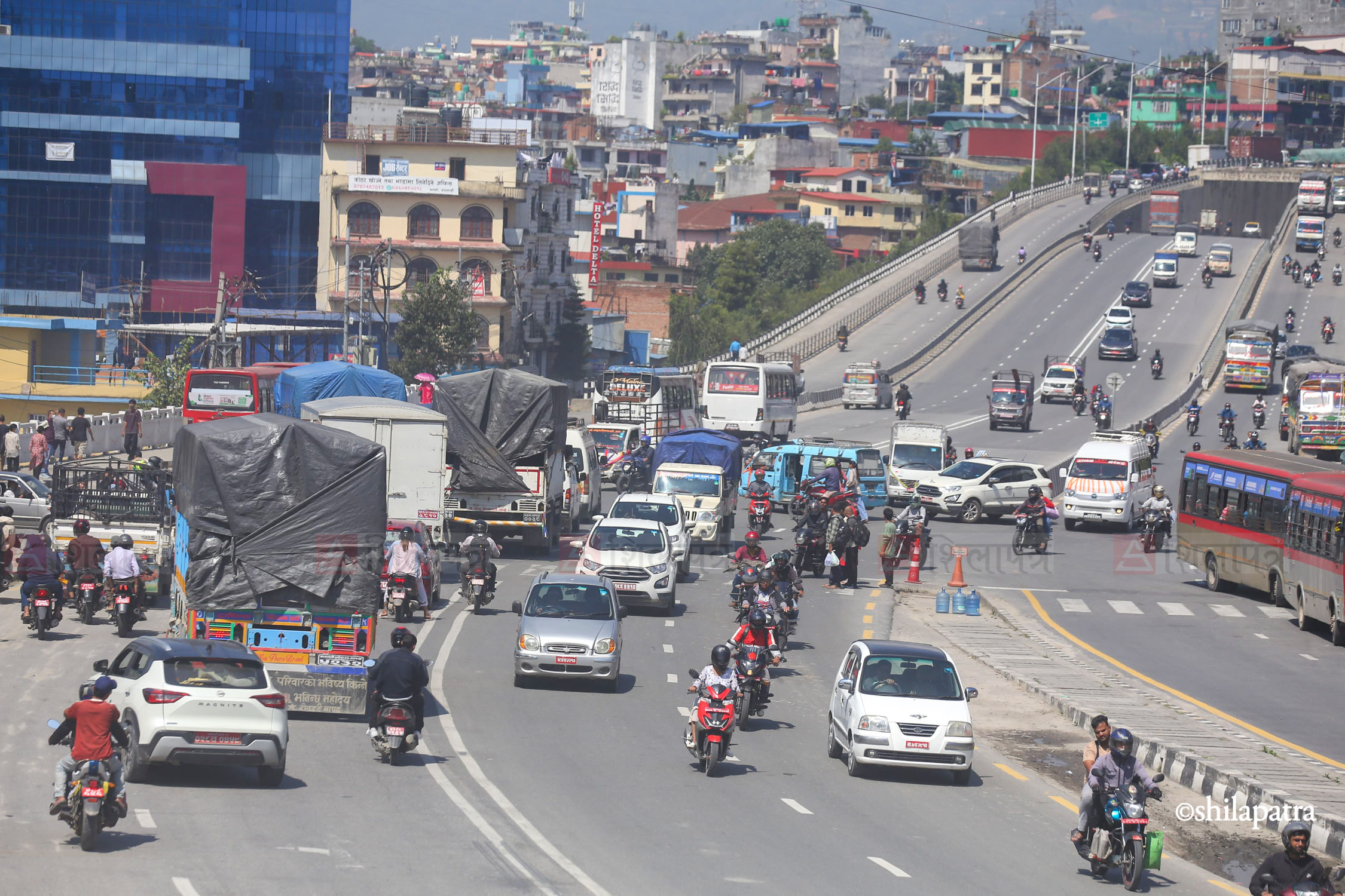 Kathmandu-Vehicle-Truck-Toward-Destination-After-Highway-Opens_NPLPhotos-(9)-1790665387.jpg