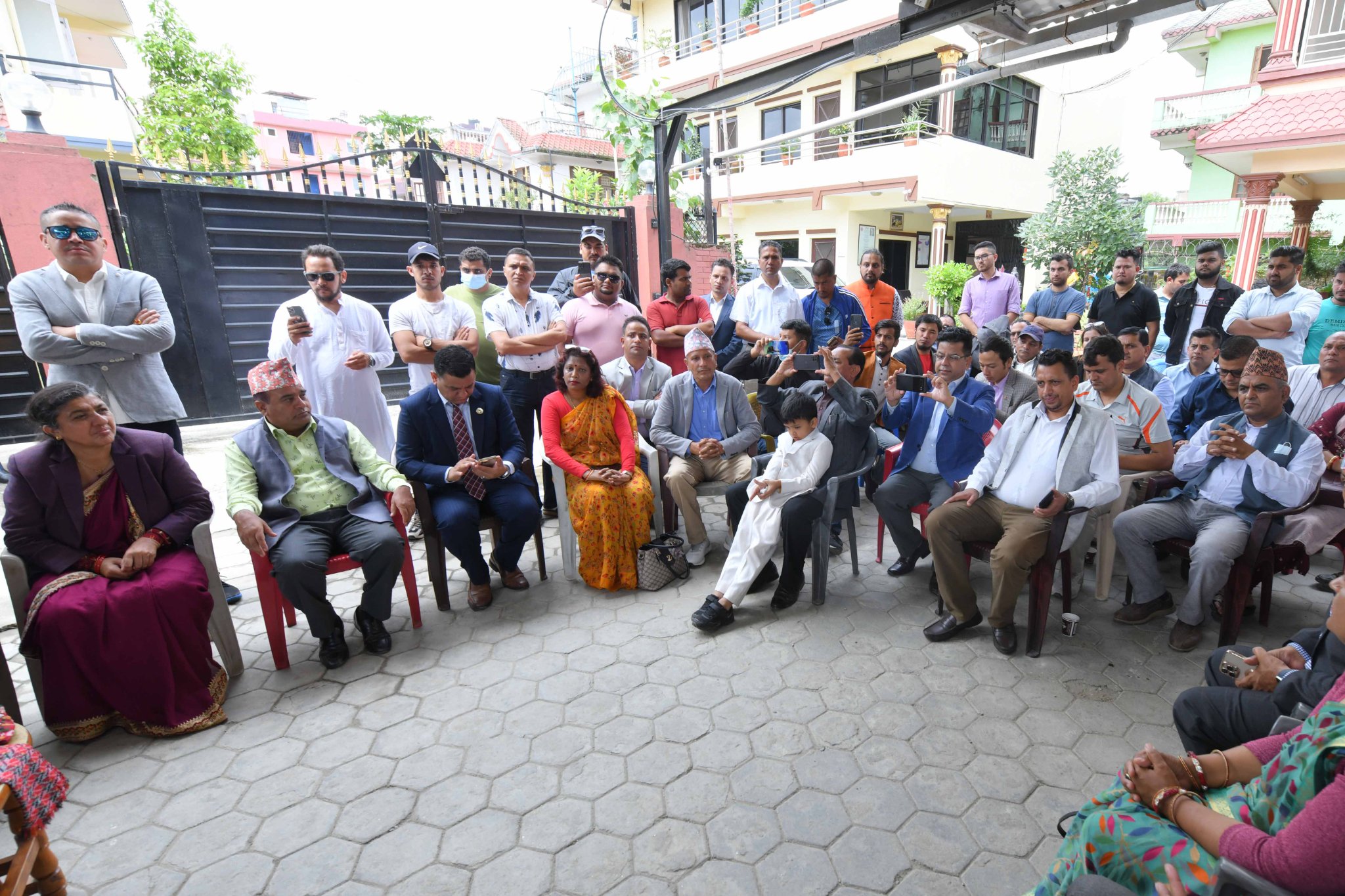 नेपाली कांग्रेस बागलुङका पूर्वसचिब पौडेल एमालेमा प्रवेश 