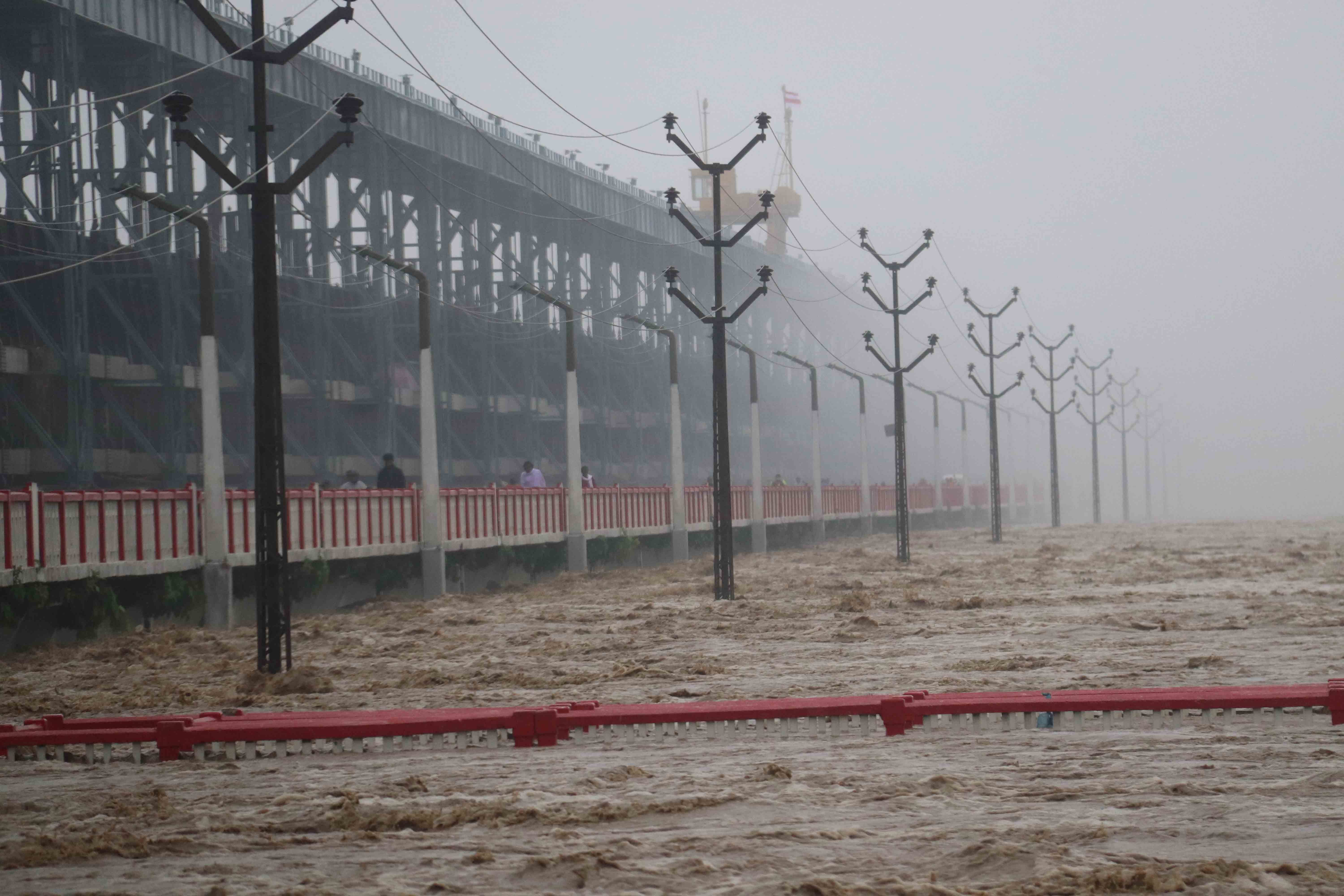 Koshi-barrage_Nepal-Photo-Library1-1759663362.jpg