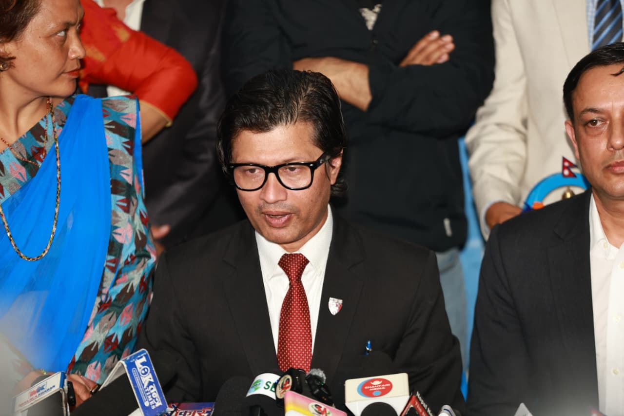 डाक्टरी छाडेर राजनीतिमा आएका लेखजंग थापा बने रुपन्देही-३ बाट रास्वपा उम्मेदवार