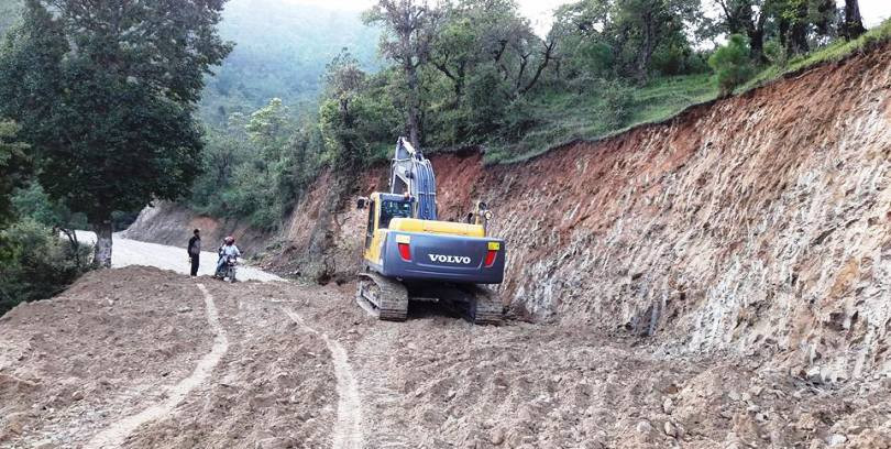 मध्यपहाडी राजमार्गका तीन सडकखण्डको मर्मतका लागि ठेक्का आह्वान, कहिलेसम्म छ समय ?