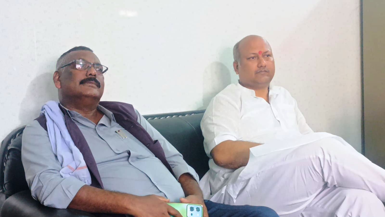 मधेशमा फुट्यो जनमत, मुख्यमन्त्रीसहित दुई जना नयाँ पार्टीमा, सांसदलाई नजरबन्दमा राखेको आरोप