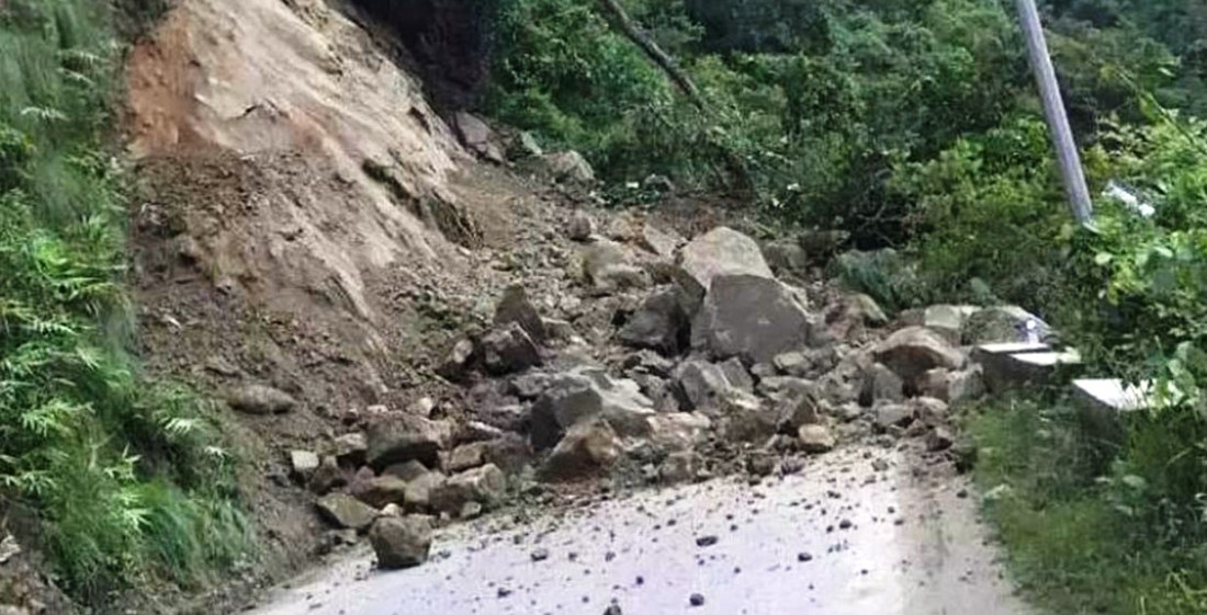 पहिरो खस्दा महाकाली राजमार्ग अवरुद्ध