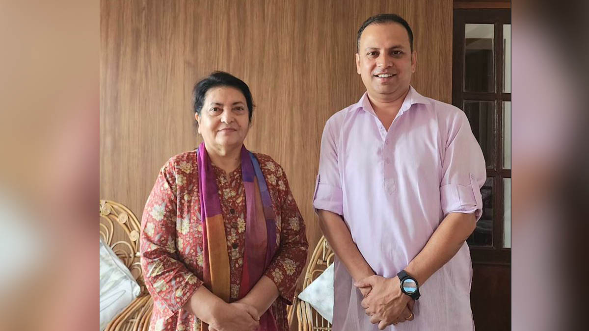ओलीसँग बढ्दो दूरीका बीच विद्यालाई भेट्‌न किन बिहानै भंगाल पुगे मनिष झा ?