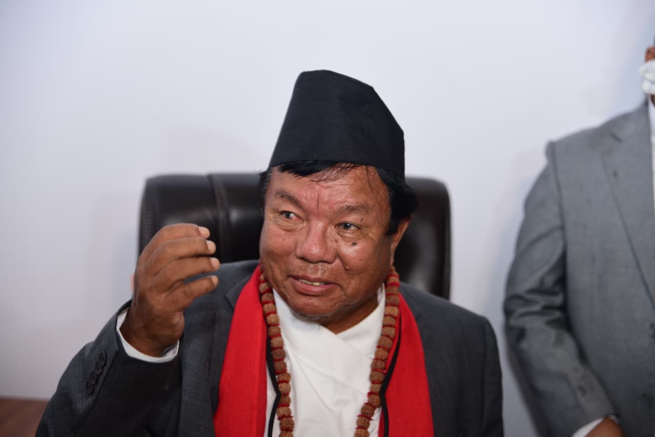 महावीरलाई सिंहदरबारले जगायाे राजनीतिक मोह, भन्छन्– युवाको टाउकोमा घण्टी बजाउन राजनीतिमा आएँ