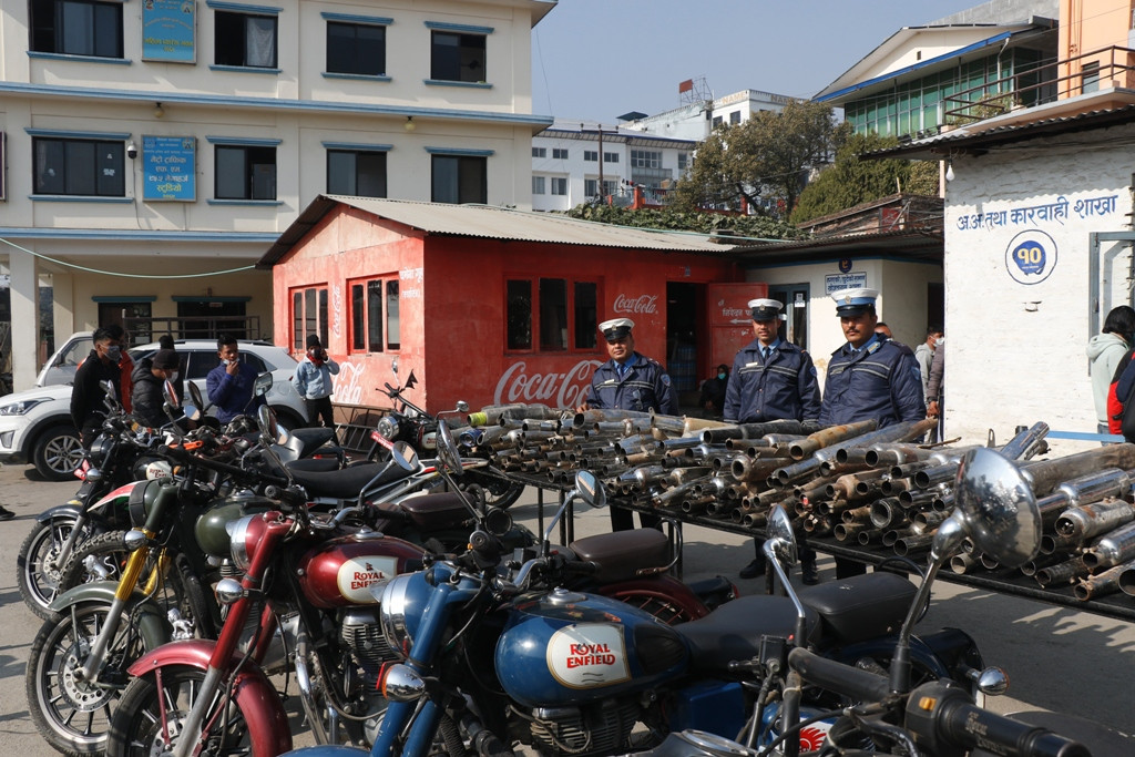 चर्को आवाजमा मोटरसाइकल चलाउने ३४२ जनालाई कारबाही