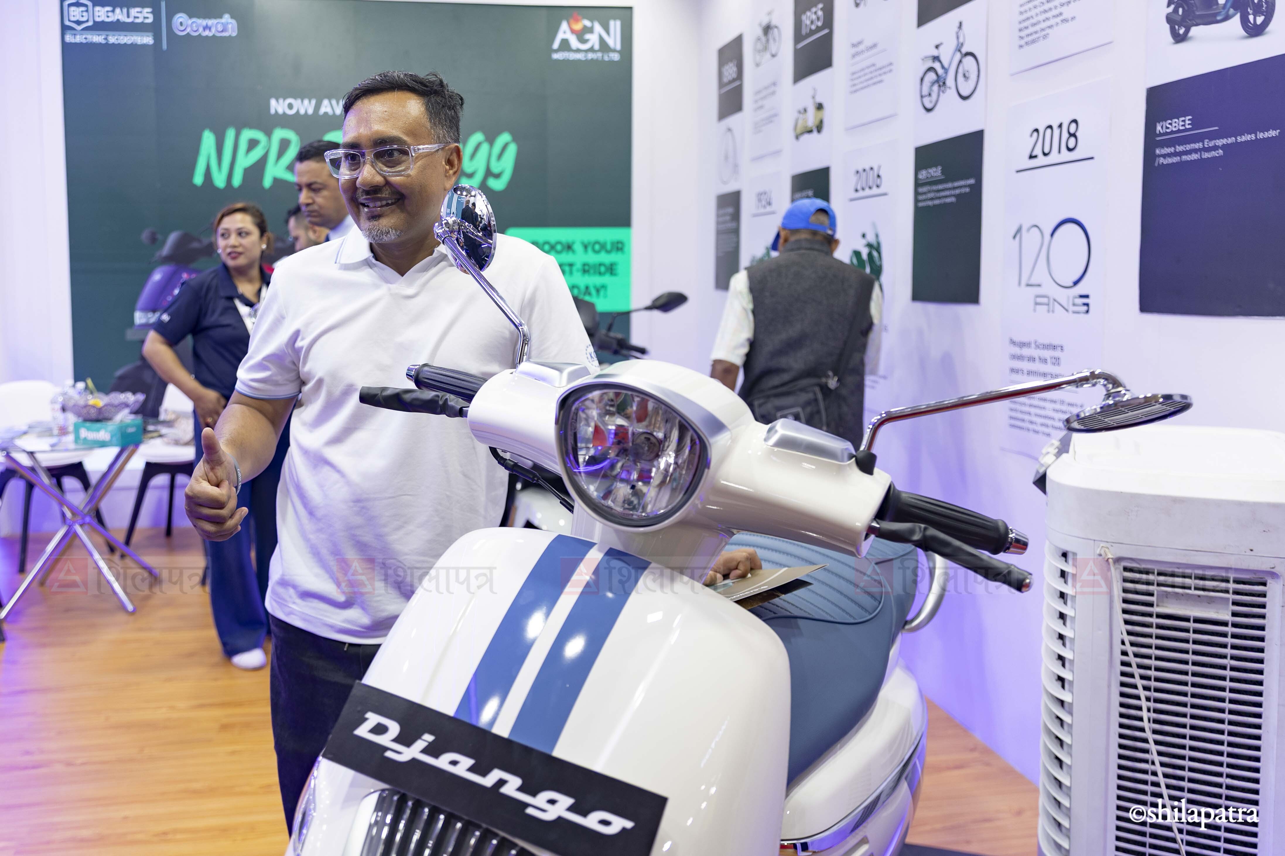 NAIMA_car_expo_crowd_NPL-(11)-1786532855.jpg