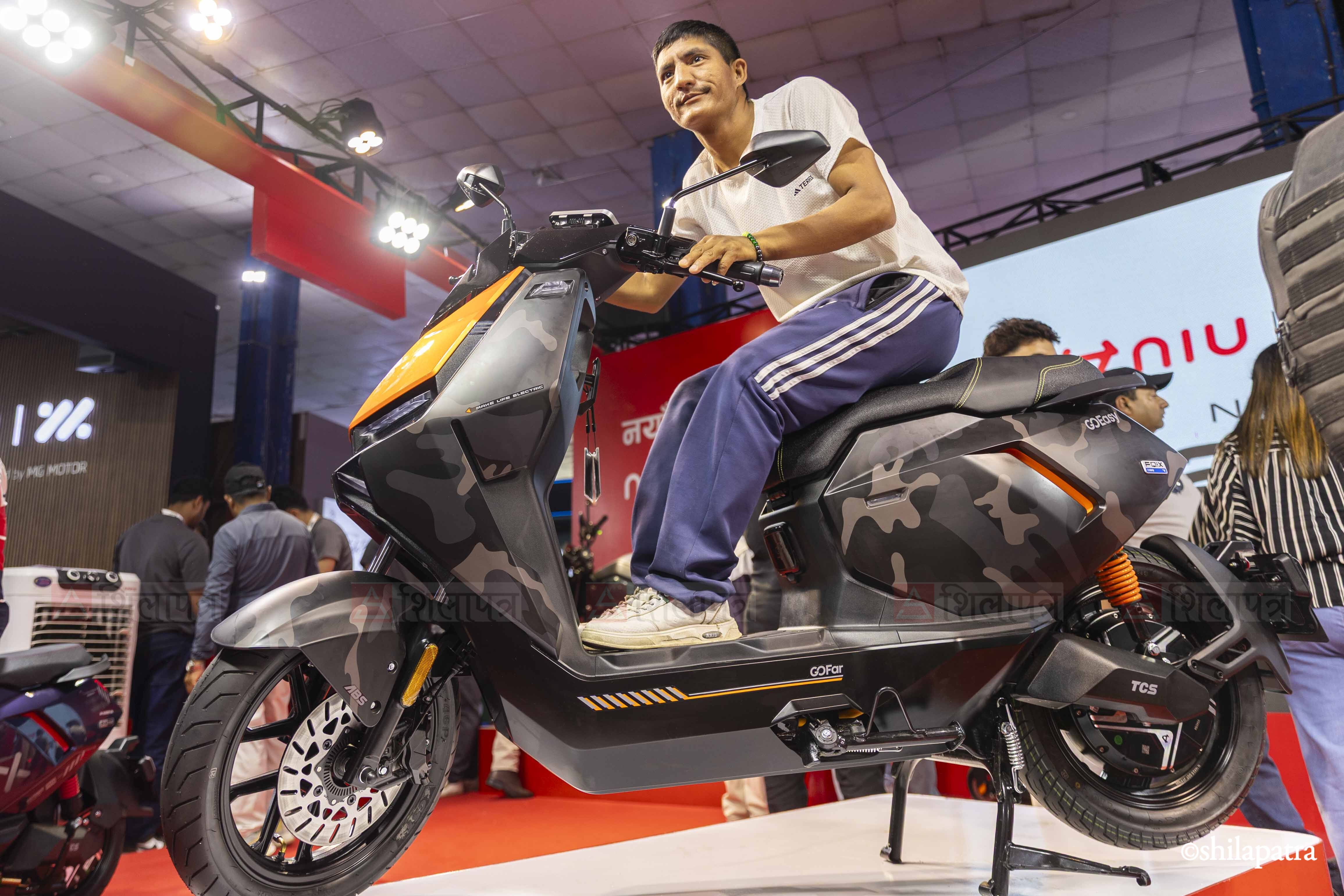NAIMA_car_expo_crowd_NPL-(13)-1786532858.jpg
