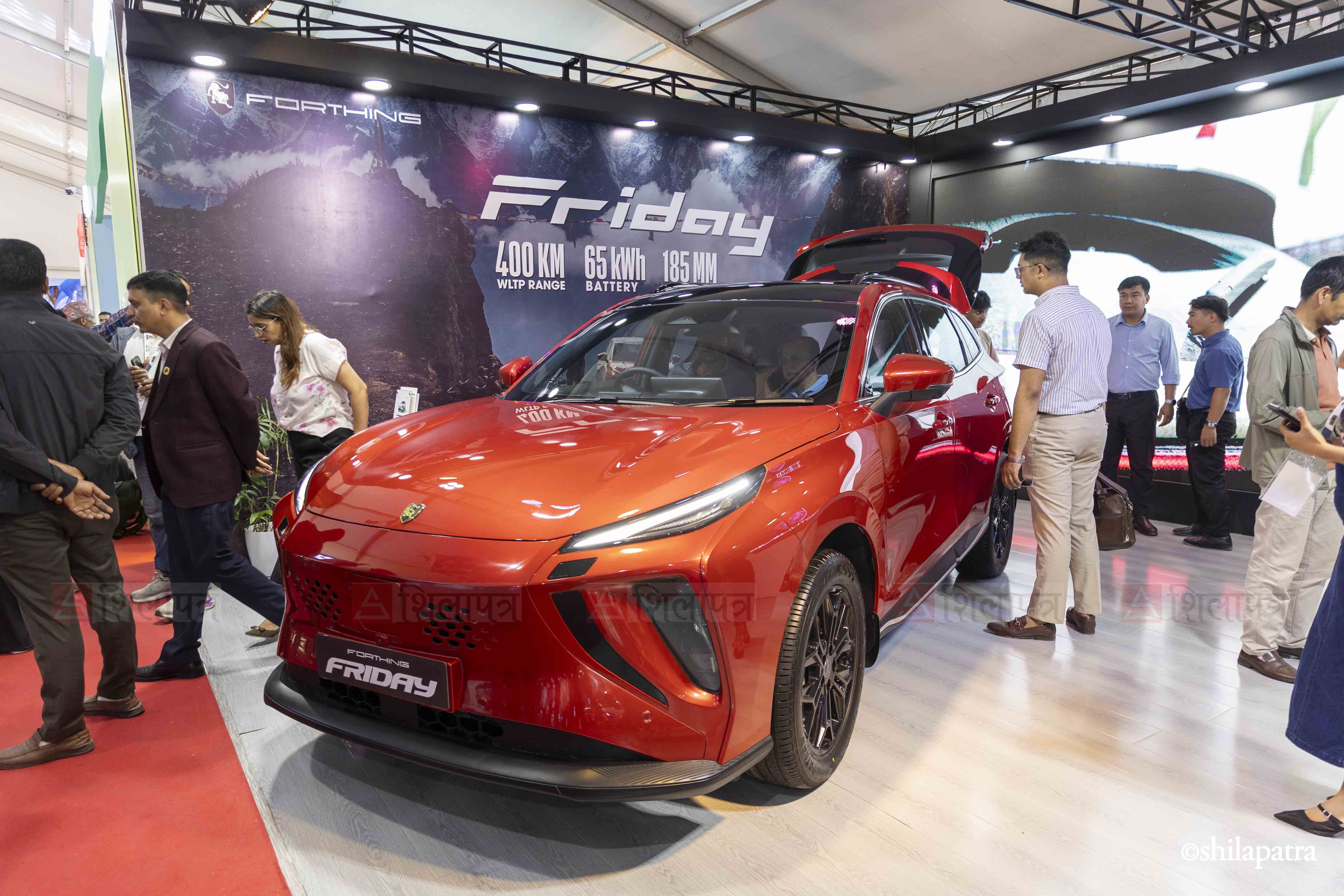 NAIMA_car_expo_crowd_NPL-(2)-1786532833.jpg