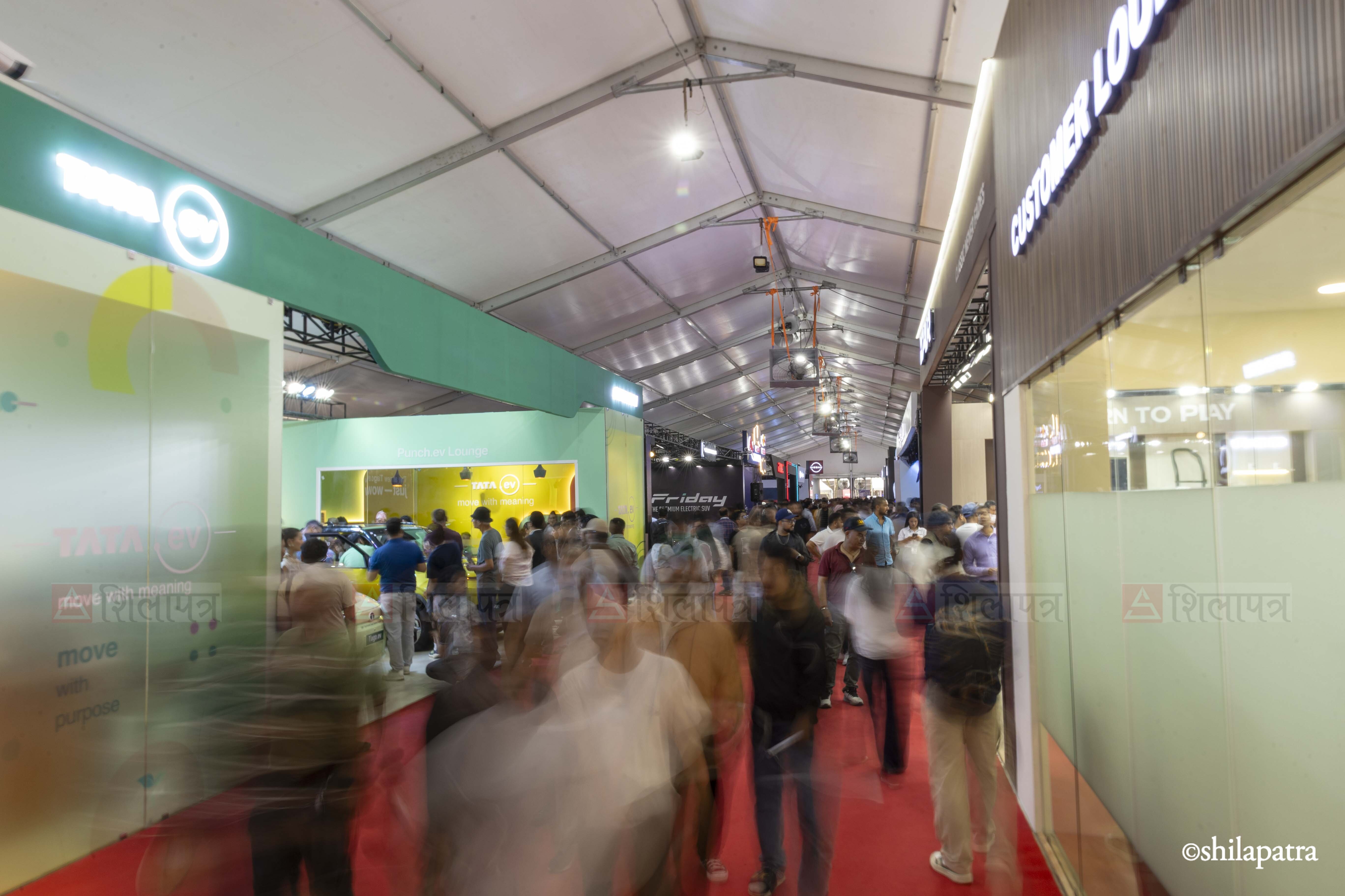 NAIMA_car_expo_crowd_NPL-(3)-1786532837.jpg