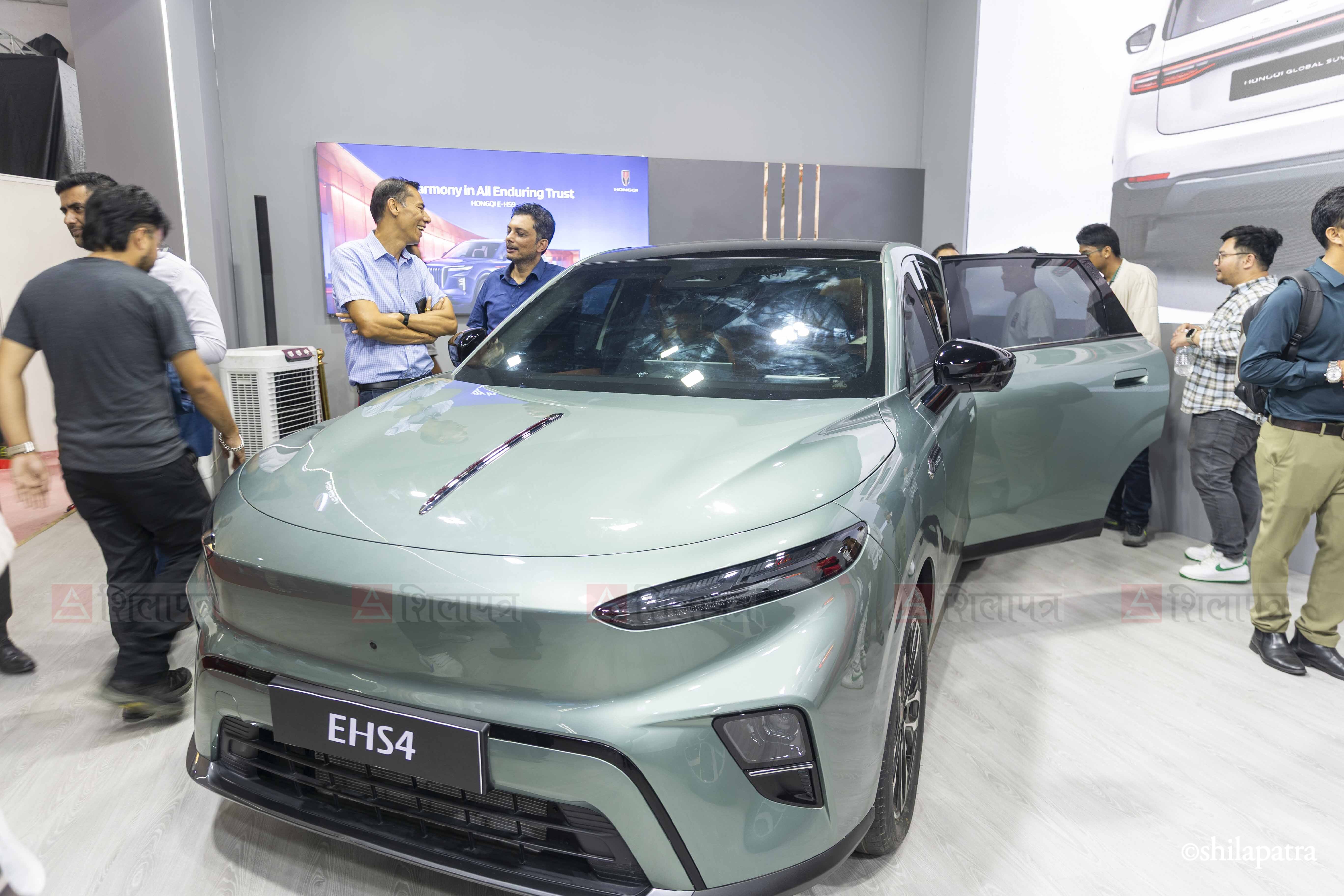 NAIMA_car_expo_crowd_NPL-(4)-1786532837.jpg